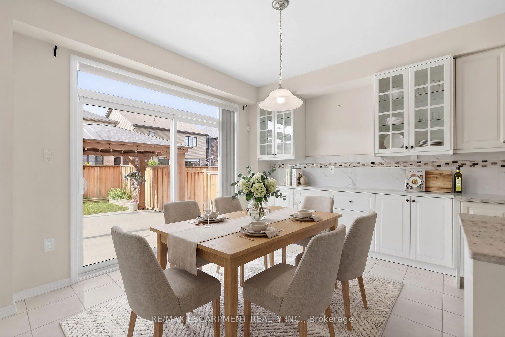 Photo 11 of 35 Royal Coachman Way, Hamilton, Stoney Creek Mountain — HOMEH