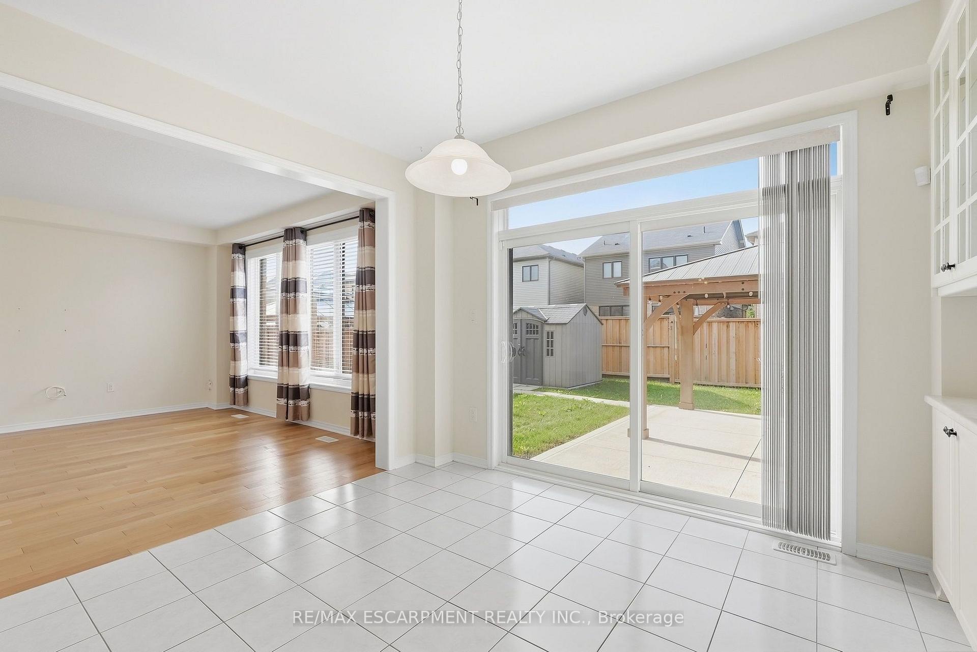 Photo 12 of 35 Royal Coachman Way, Hamilton, Stoney Creek Mountain — HOMEH