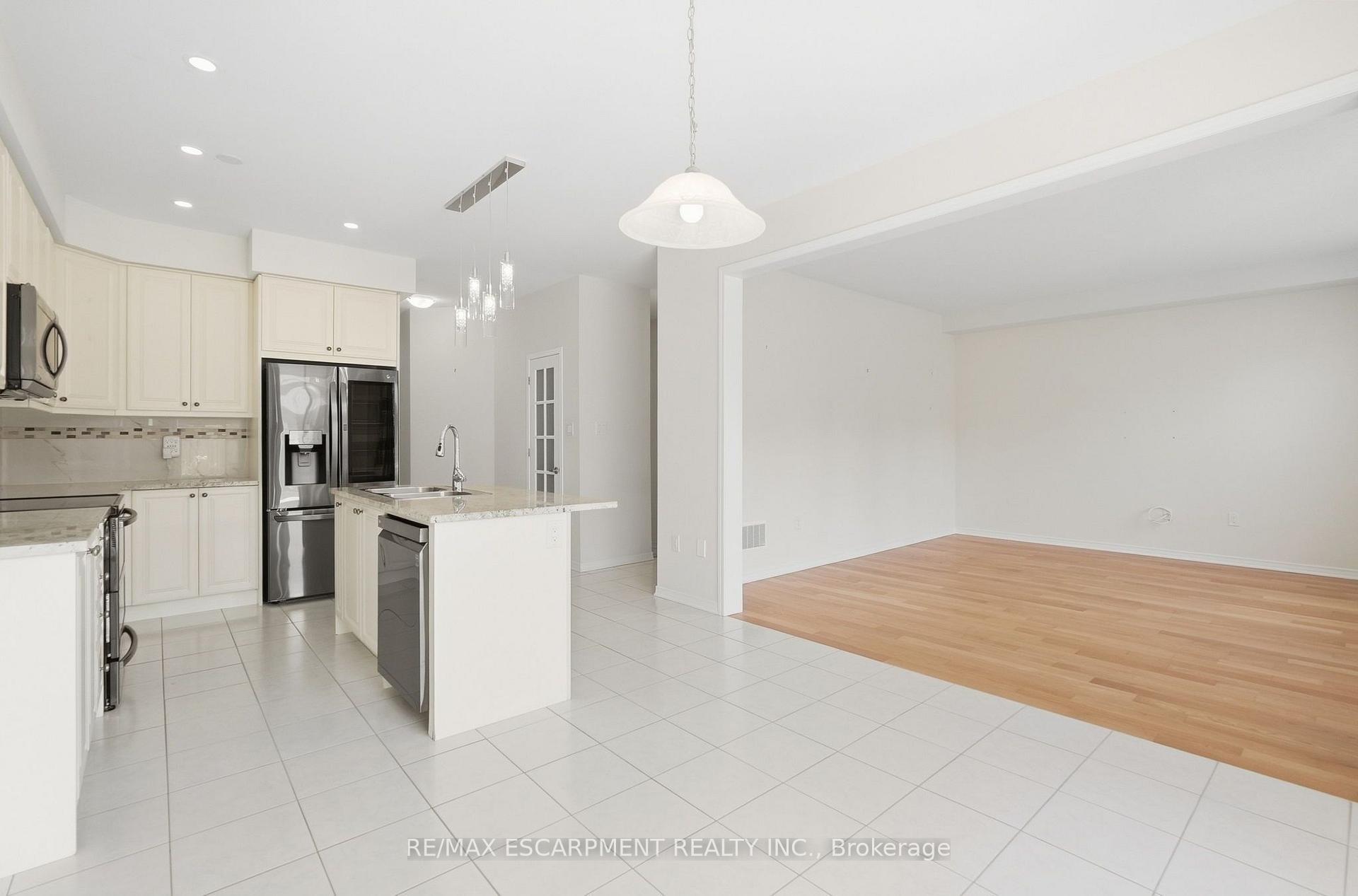 Photo 15 of 35 Royal Coachman Way, Hamilton, Stoney Creek Mountain — HOMEH