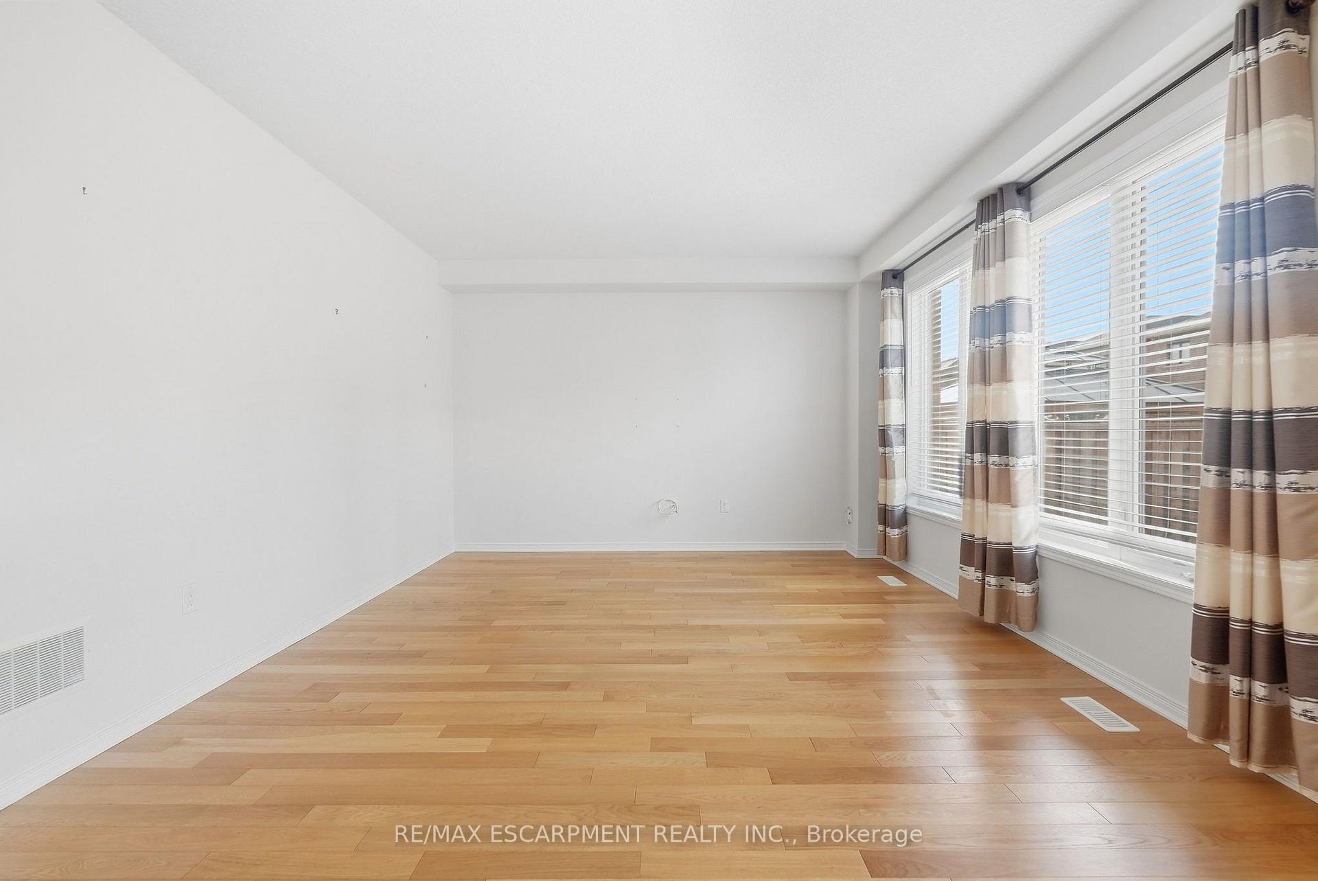 Photo 17 of 35 Royal Coachman Way, Hamilton, Stoney Creek Mountain — HOMEH