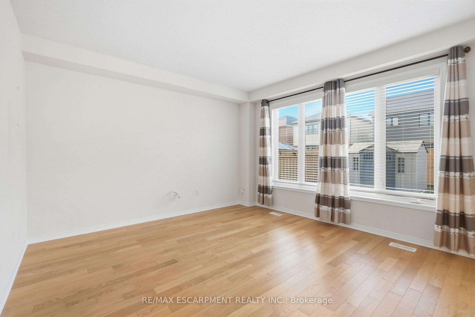 Photo 18 of 35 Royal Coachman Way, Hamilton, Stoney Creek Mountain — HOMEH