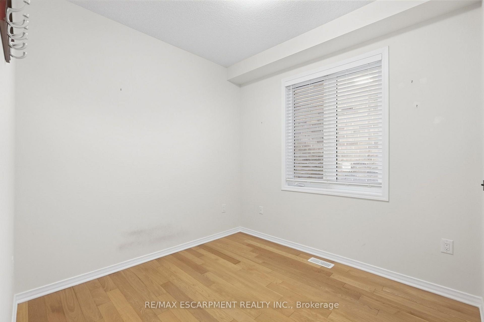 Photo 20 of 35 Royal Coachman Way, Hamilton, Stoney Creek Mountain — HOMEH