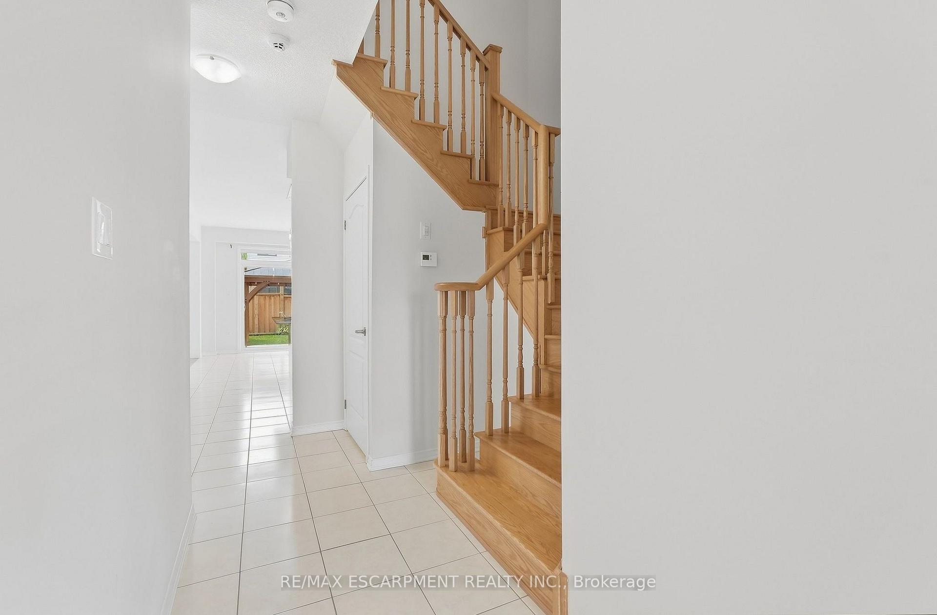 Photo 23 of 35 Royal Coachman Way, Hamilton, Stoney Creek Mountain — HOMEH