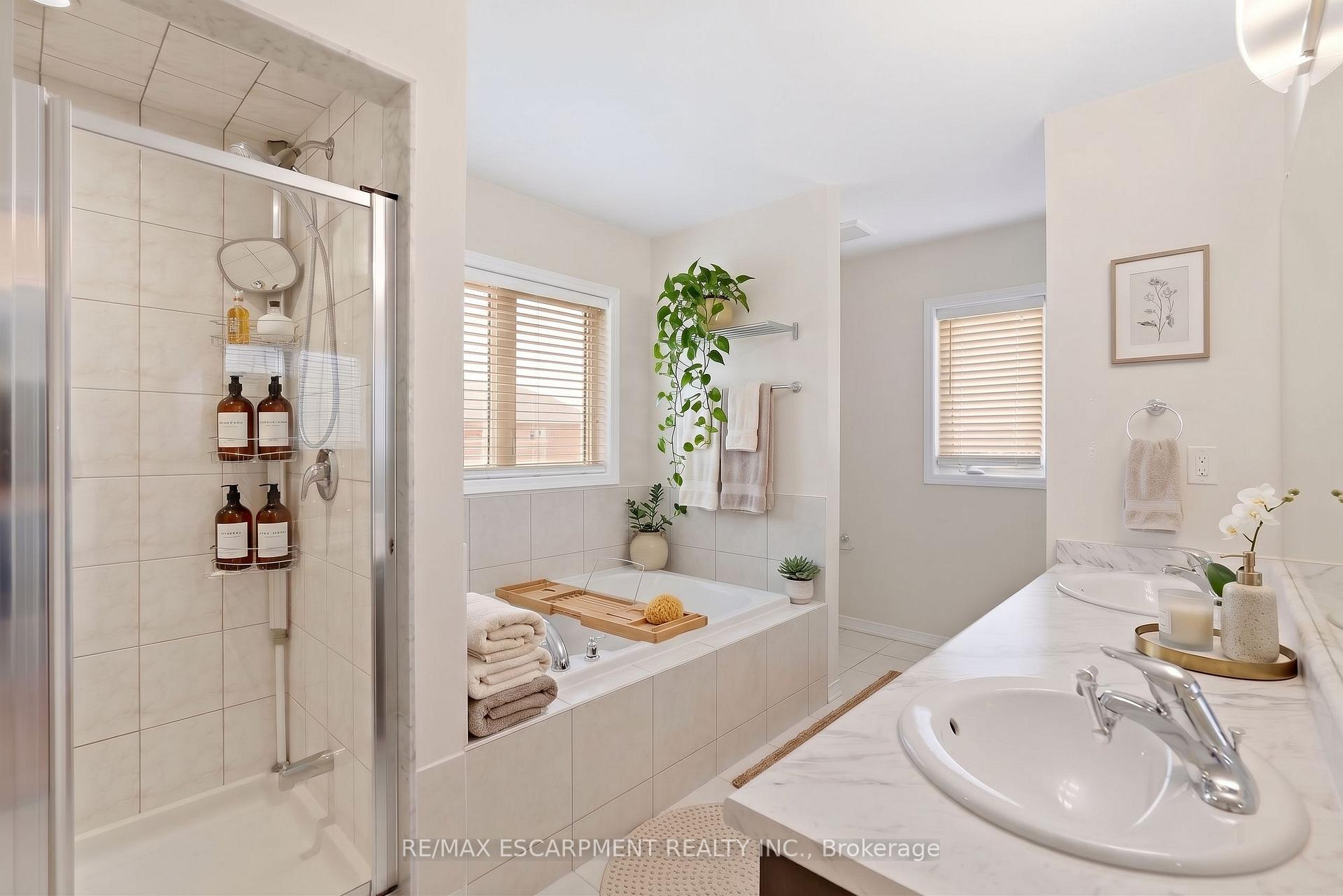 Photo 30 of 35 Royal Coachman Way, Hamilton, Stoney Creek Mountain — HOMEH