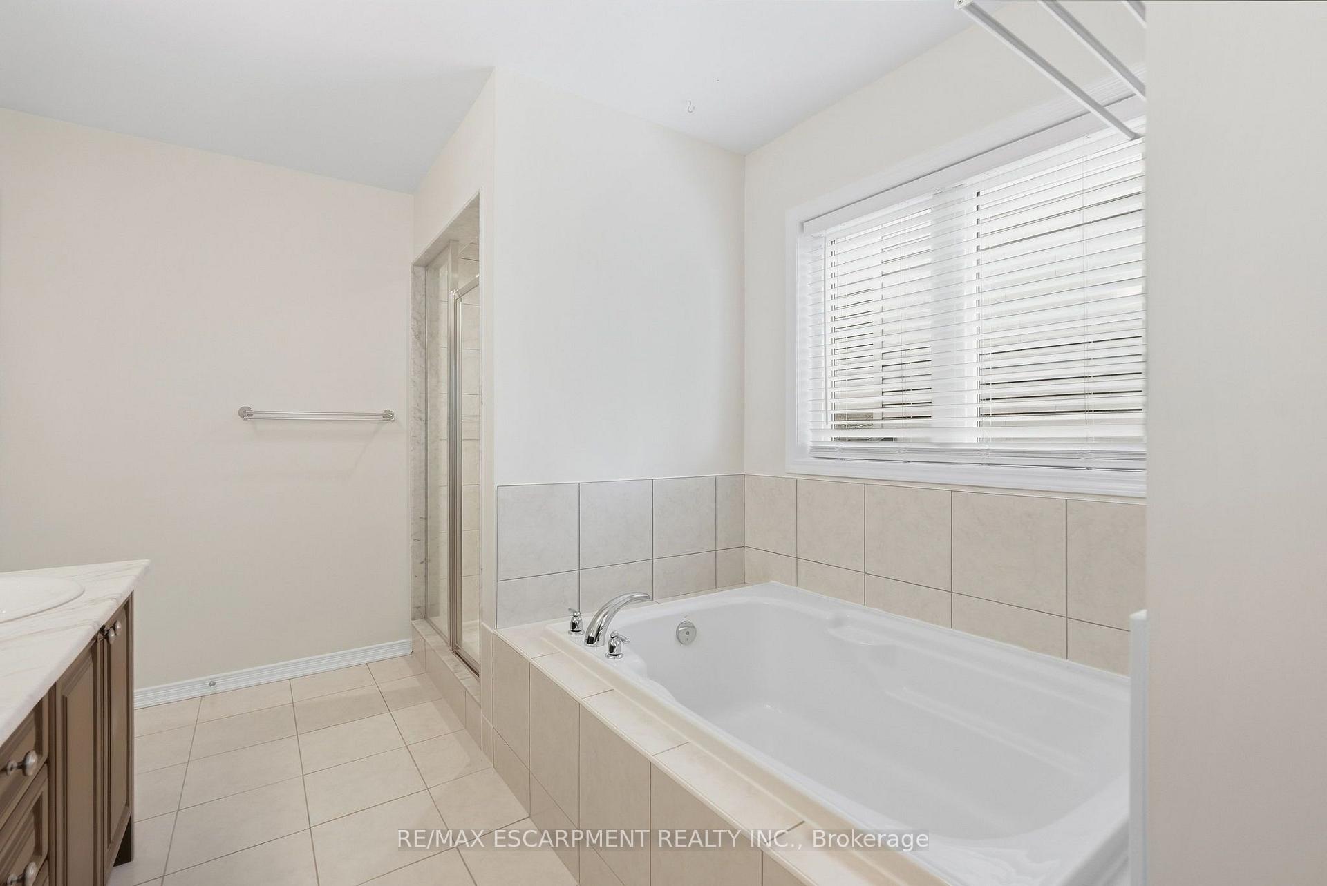 Photo 31 of 35 Royal Coachman Way, Hamilton, Stoney Creek Mountain — HOMEH