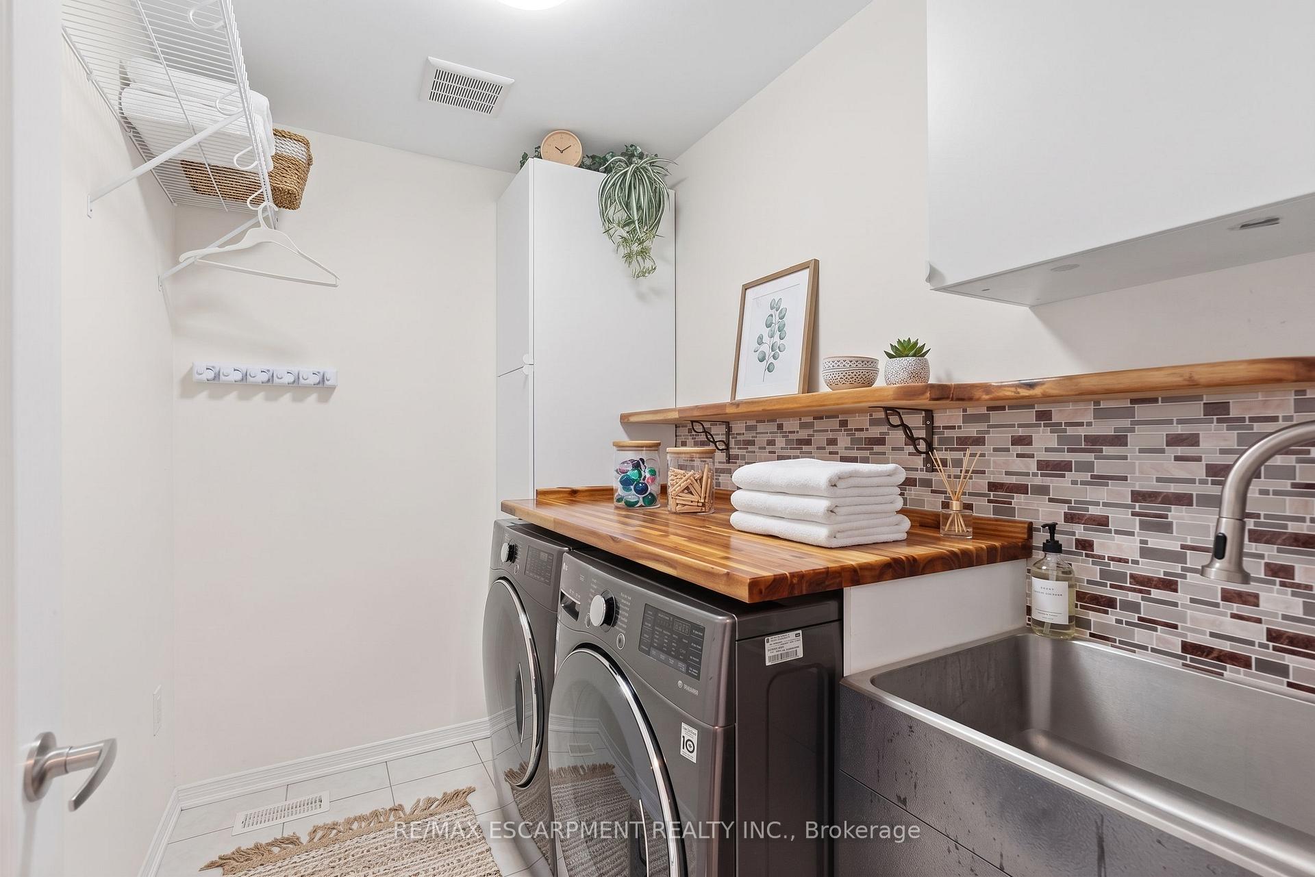 Photo 32 of 35 Royal Coachman Way, Hamilton, Stoney Creek Mountain — HOMEH