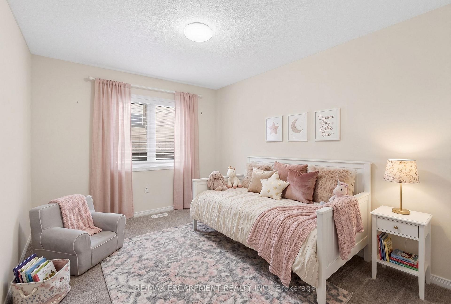 Photo 33 of 35 Royal Coachman Way, Hamilton, Stoney Creek Mountain — HOMEH
