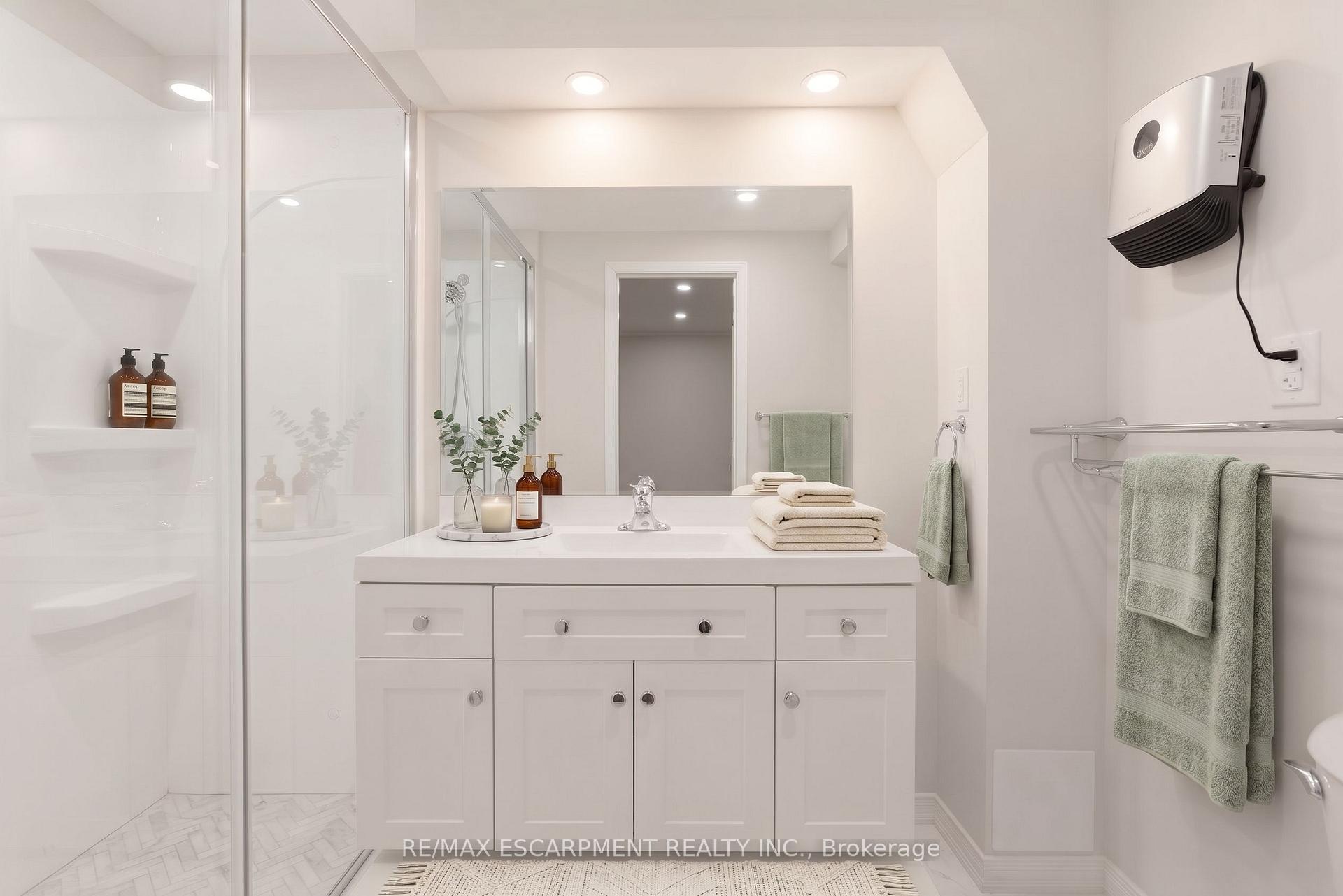 Photo 42 of 35 Royal Coachman Way, Hamilton, Stoney Creek Mountain — HOMEH