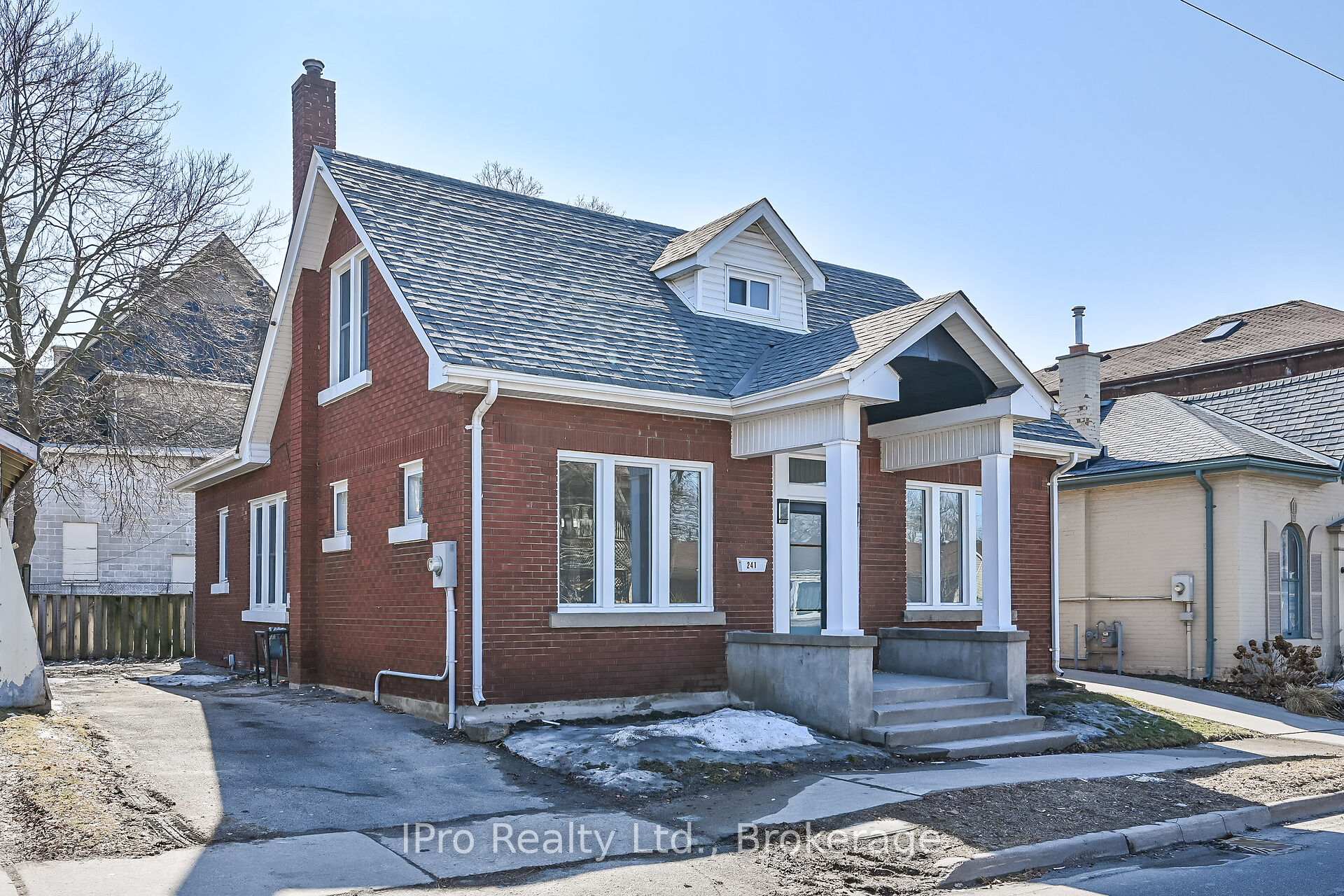 Front of 241 Dalhousie Street