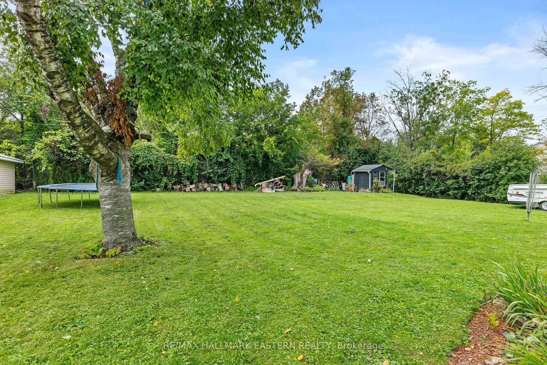 Photo 3 of 917 Webber Avenue, Peterborough, Otonabee Ward 1 — HOMEH