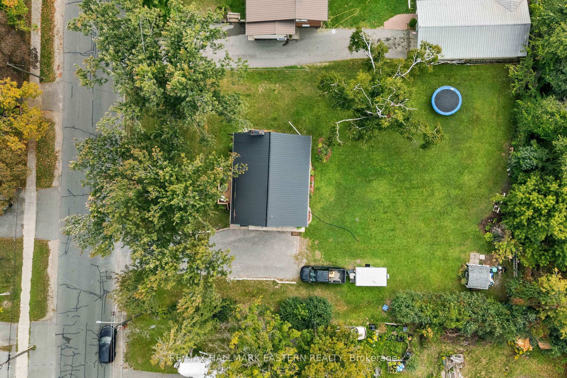 Photo 4 of 917 Webber Avenue, Peterborough, Otonabee Ward 1 — HOMEH