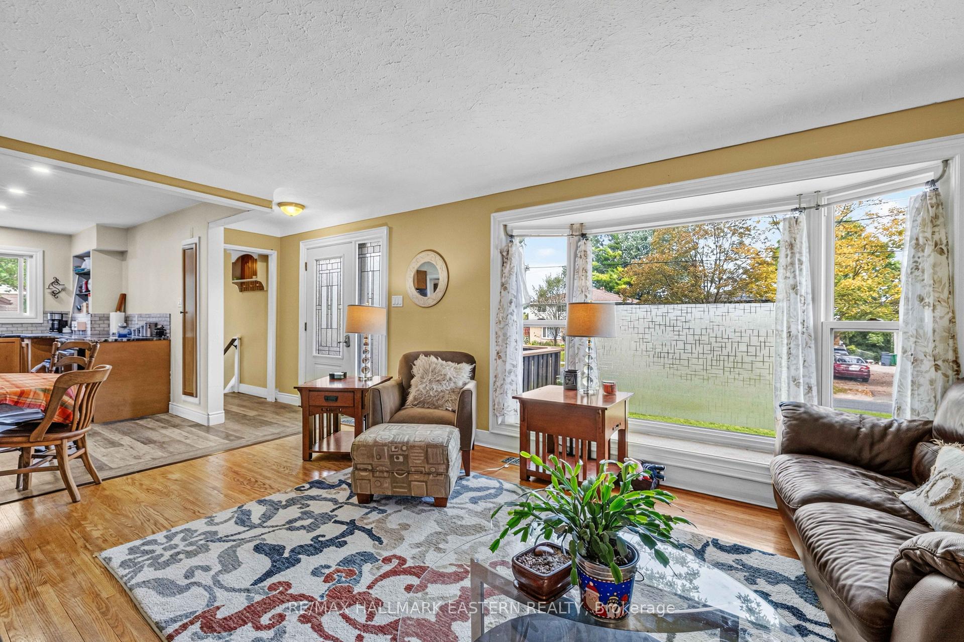 Photo 7 of 917 Webber Avenue, Peterborough, Otonabee Ward 1 — HOMEH