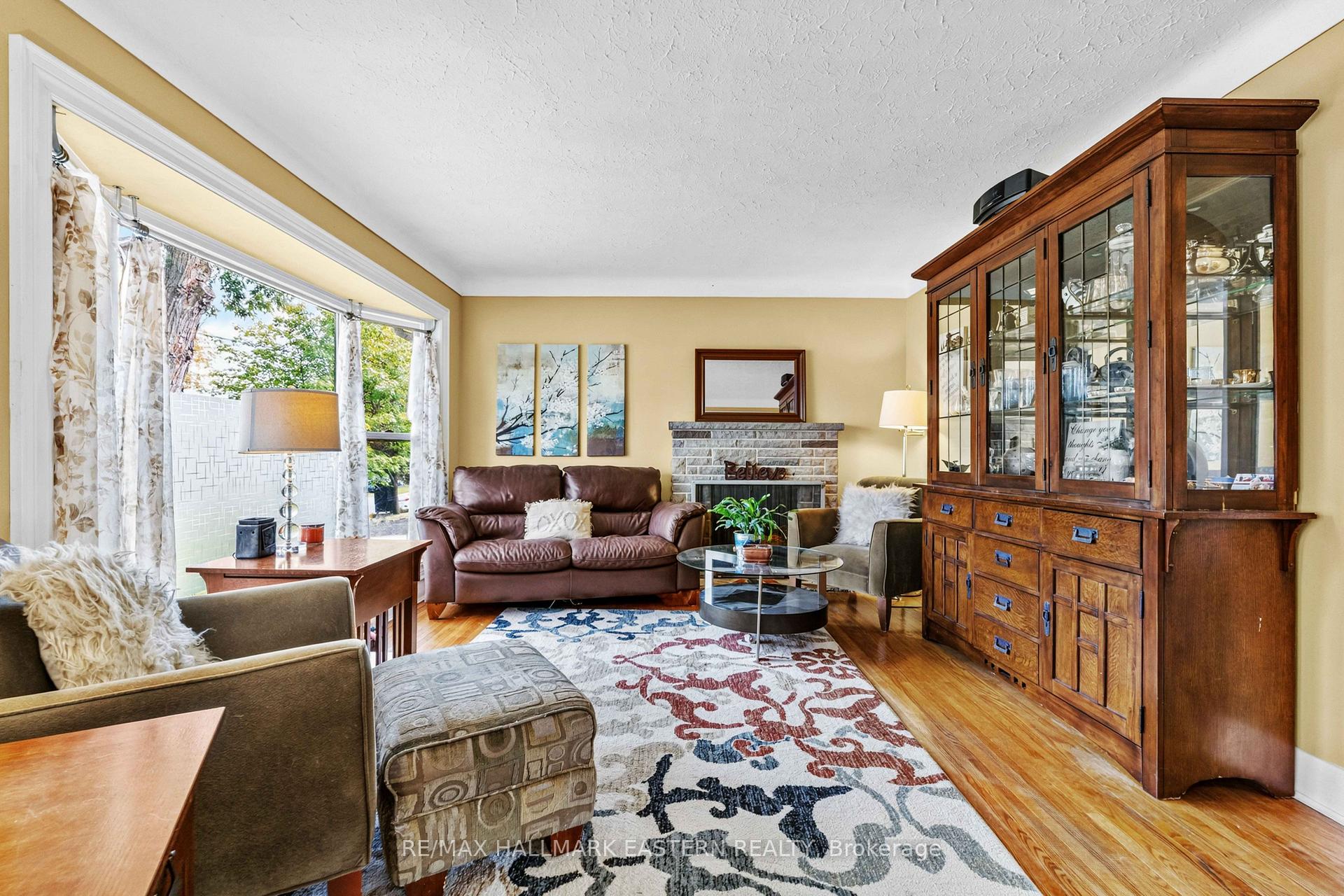 Photo 10 of 917 Webber Avenue, Peterborough, Otonabee Ward 1 — HOMEH