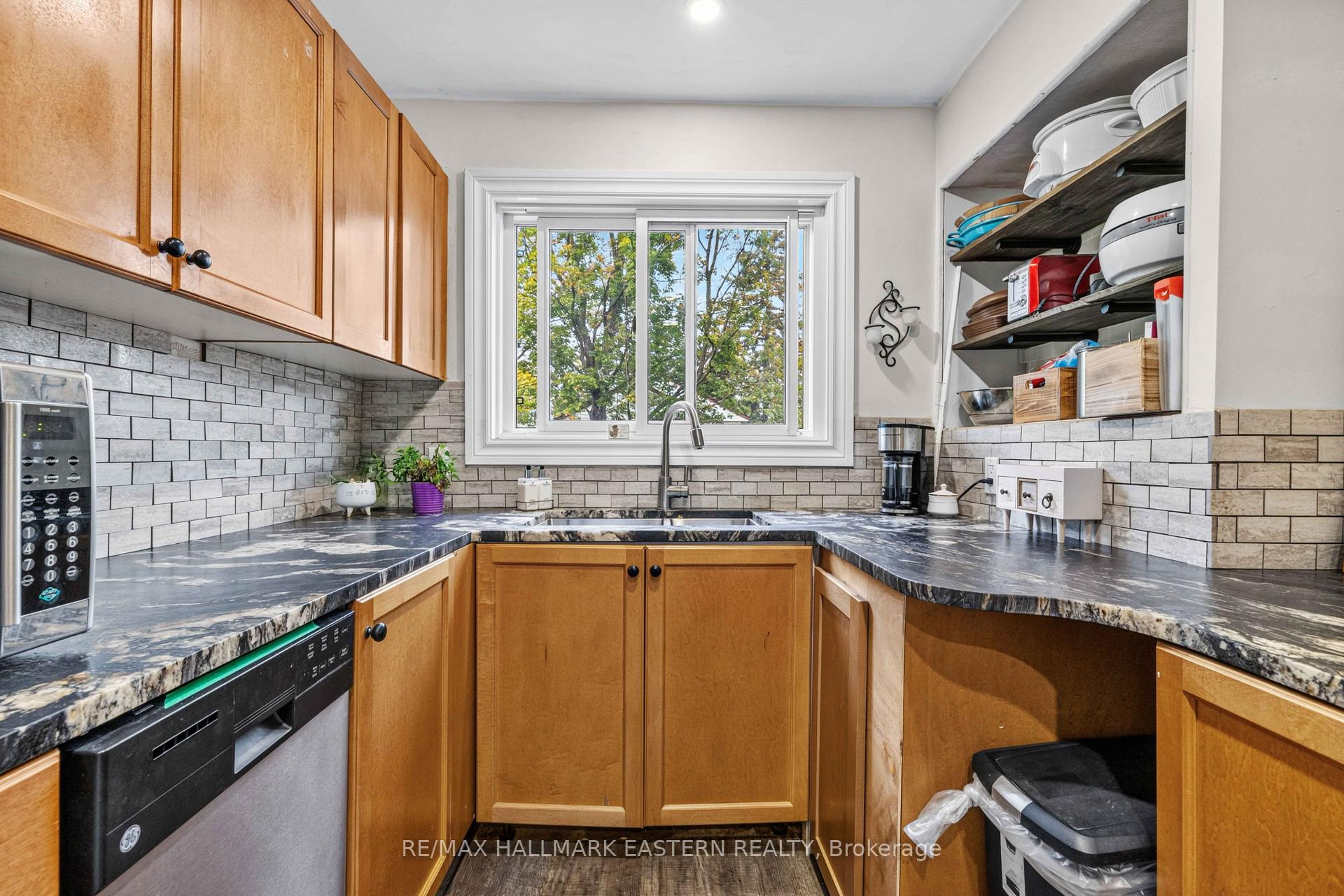 Photo 13 of 917 Webber Avenue, Peterborough, Otonabee Ward 1 — HOMEH