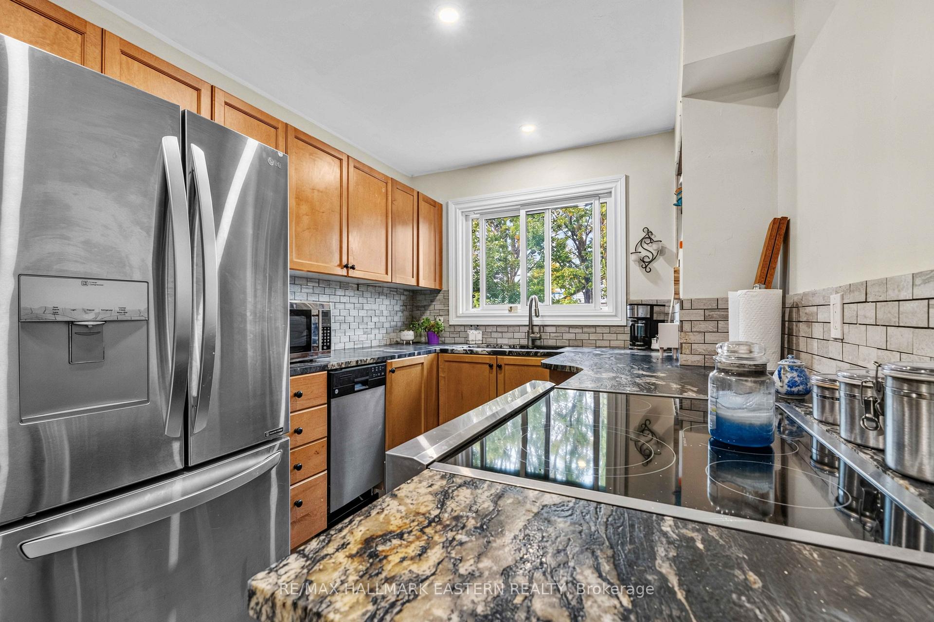 Photo 14 of 917 Webber Avenue, Peterborough, Otonabee Ward 1 — HOMEH
