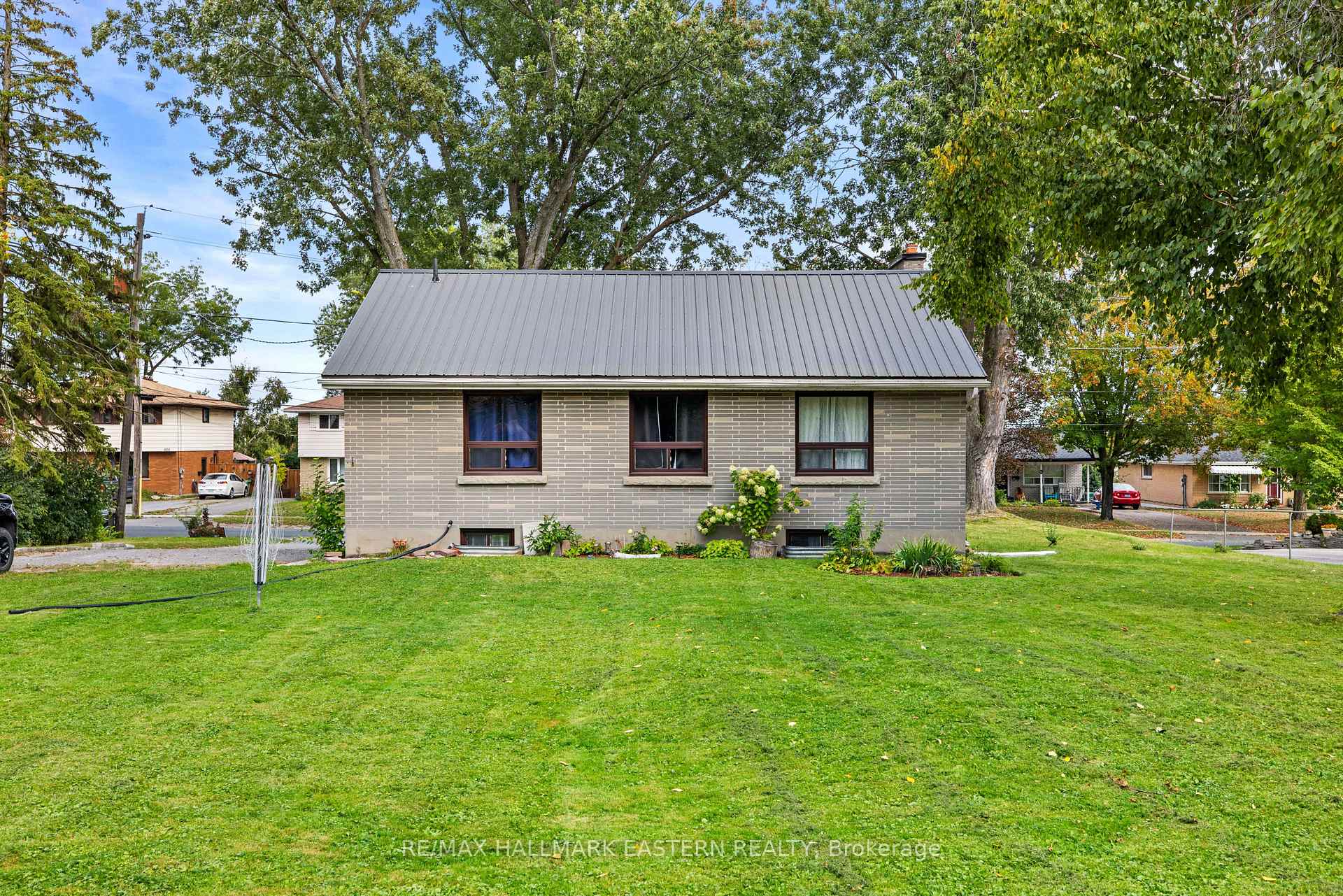 Photo 32 of 917 Webber Avenue, Peterborough, Otonabee Ward 1 — HOMEH