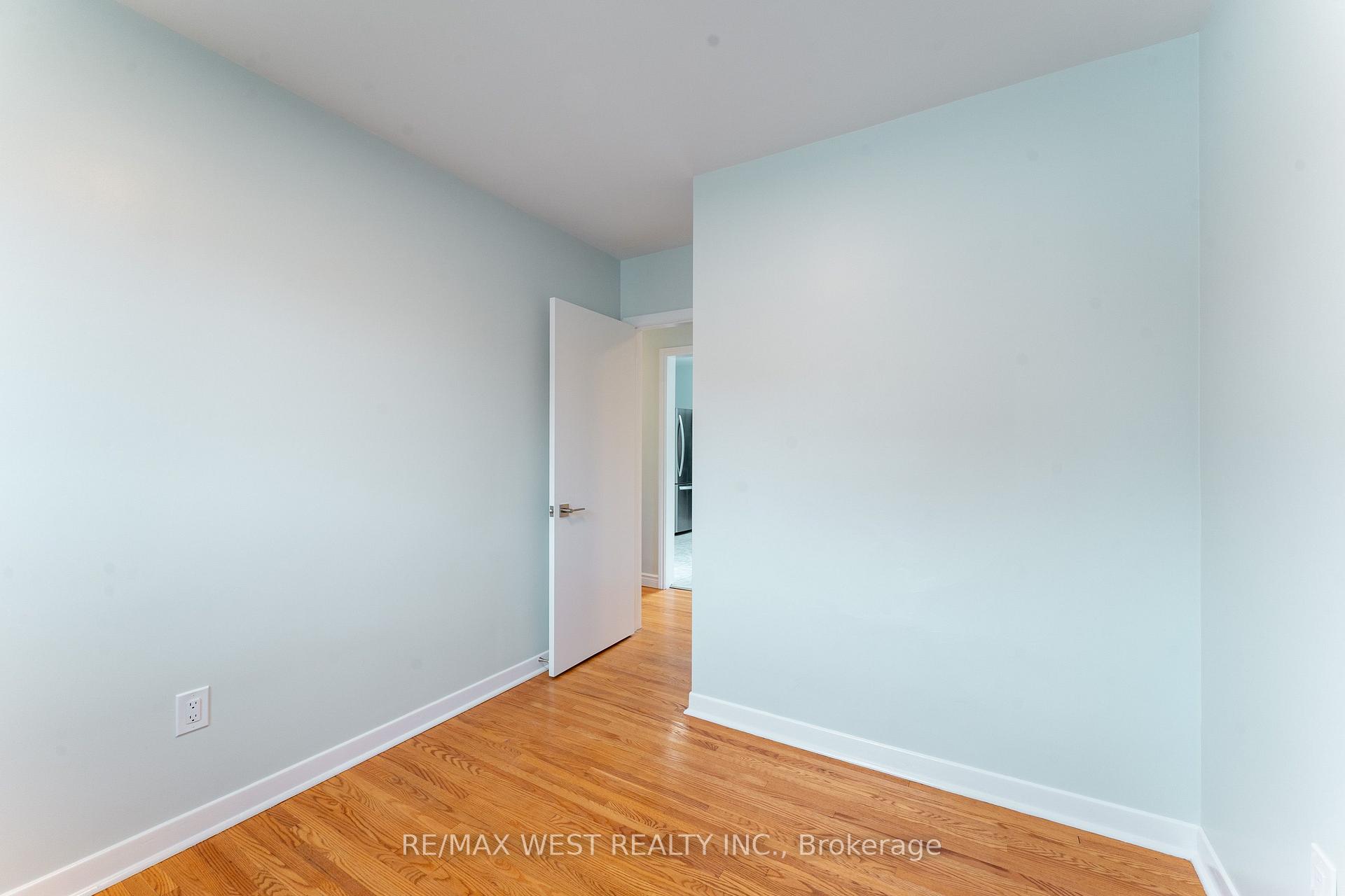 Photo 14 of 203 Lupin Drive, Whitby, Downtown Whitby — HOMEH