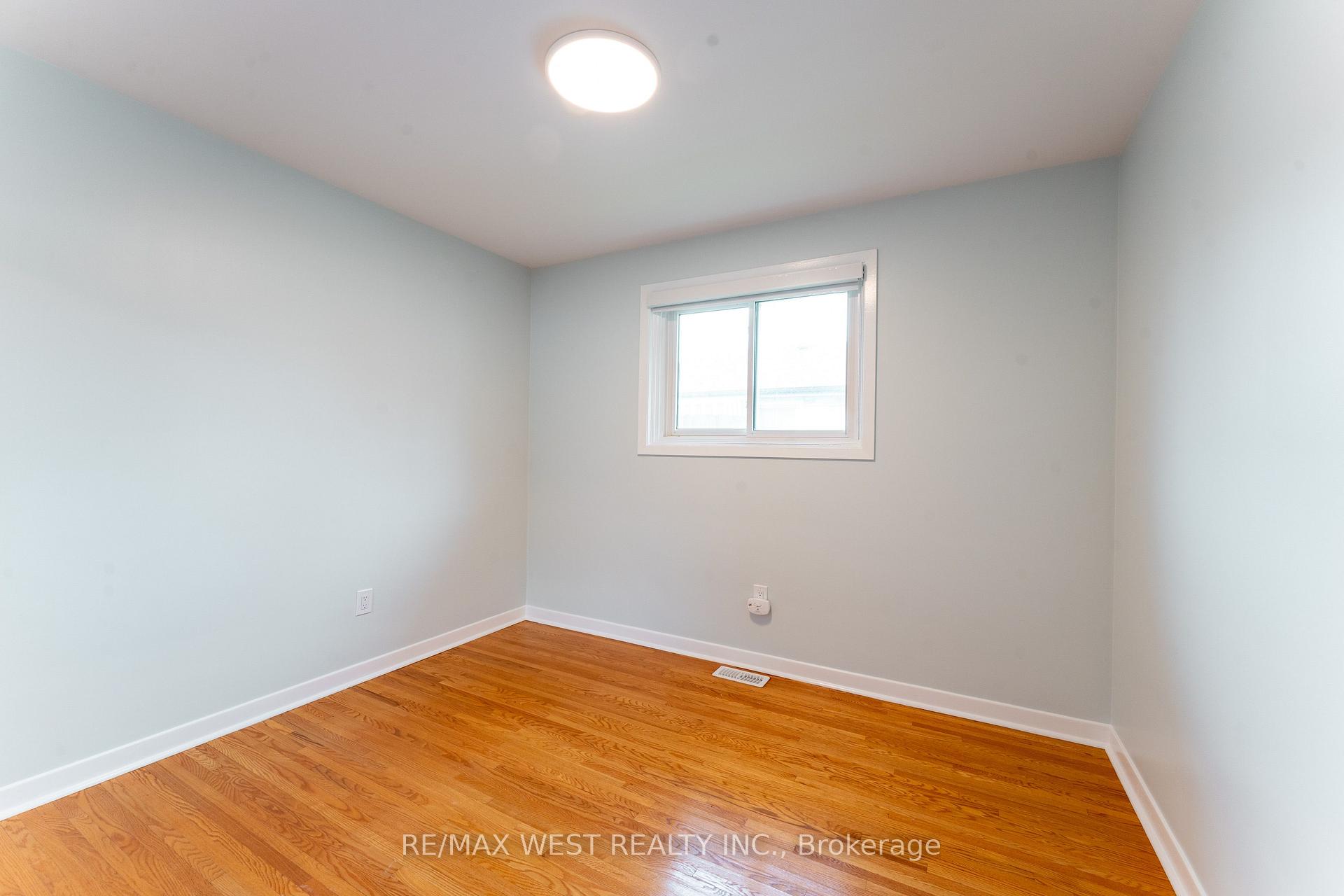 Photo 15 of 203 Lupin Drive, Whitby, Downtown Whitby — HOMEH