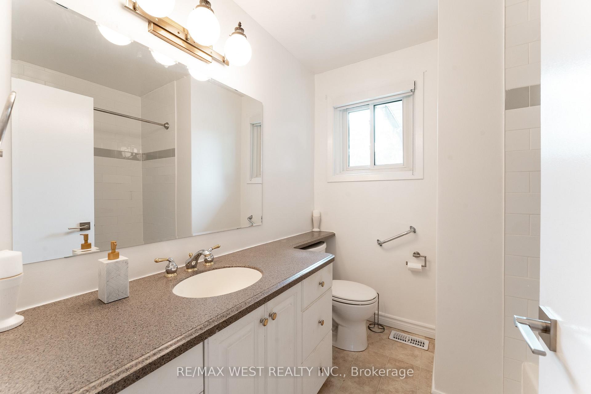 Photo 17 of 203 Lupin Drive, Whitby, Downtown Whitby — HOMEH