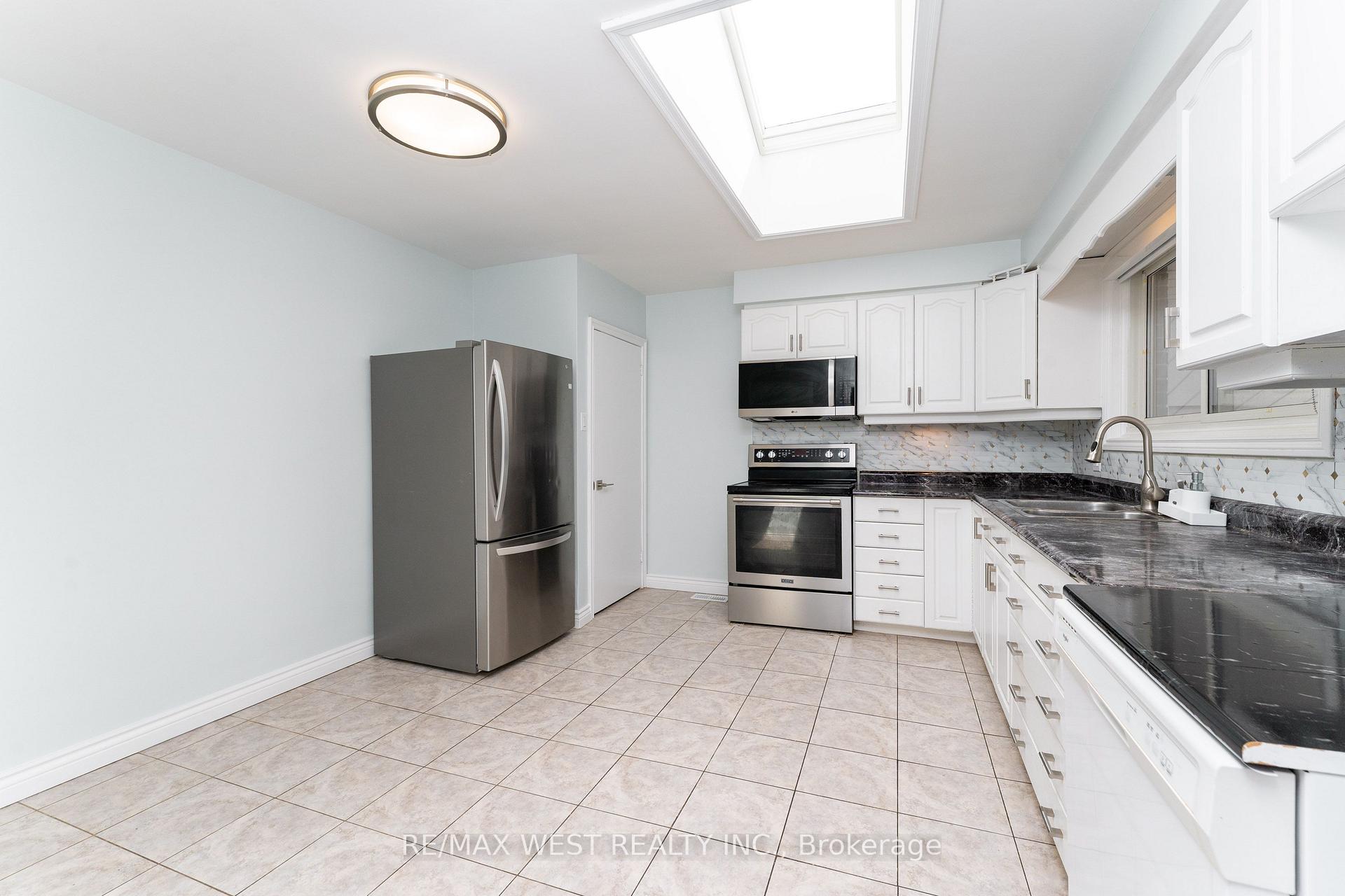 Photo 23 of 203 Lupin Drive, Whitby, Downtown Whitby — HOMEH