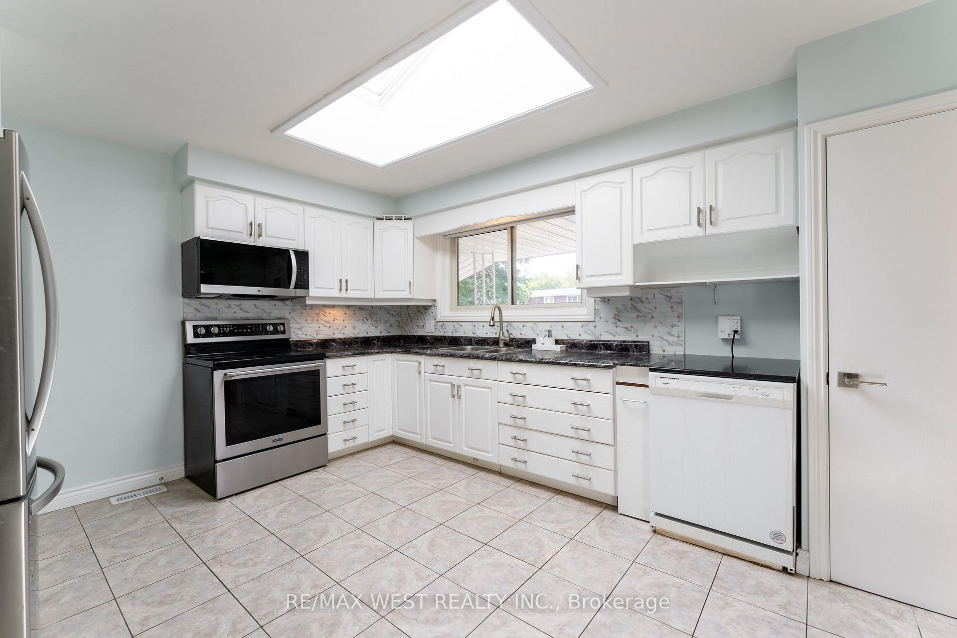 Photo 24 of 203 Lupin Drive, Whitby, Downtown Whitby — HOMEH
