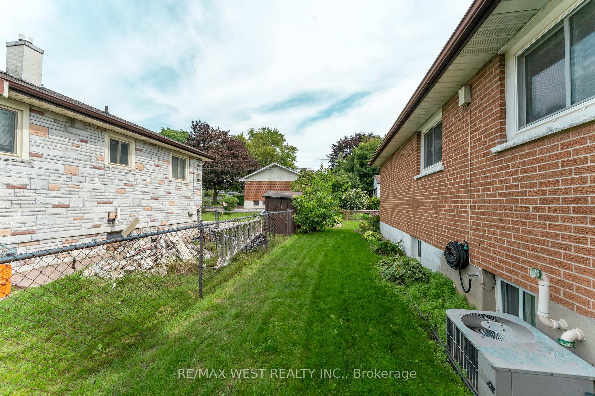 Photo 48 of 203 Lupin Drive, Whitby, Downtown Whitby — HOMEH