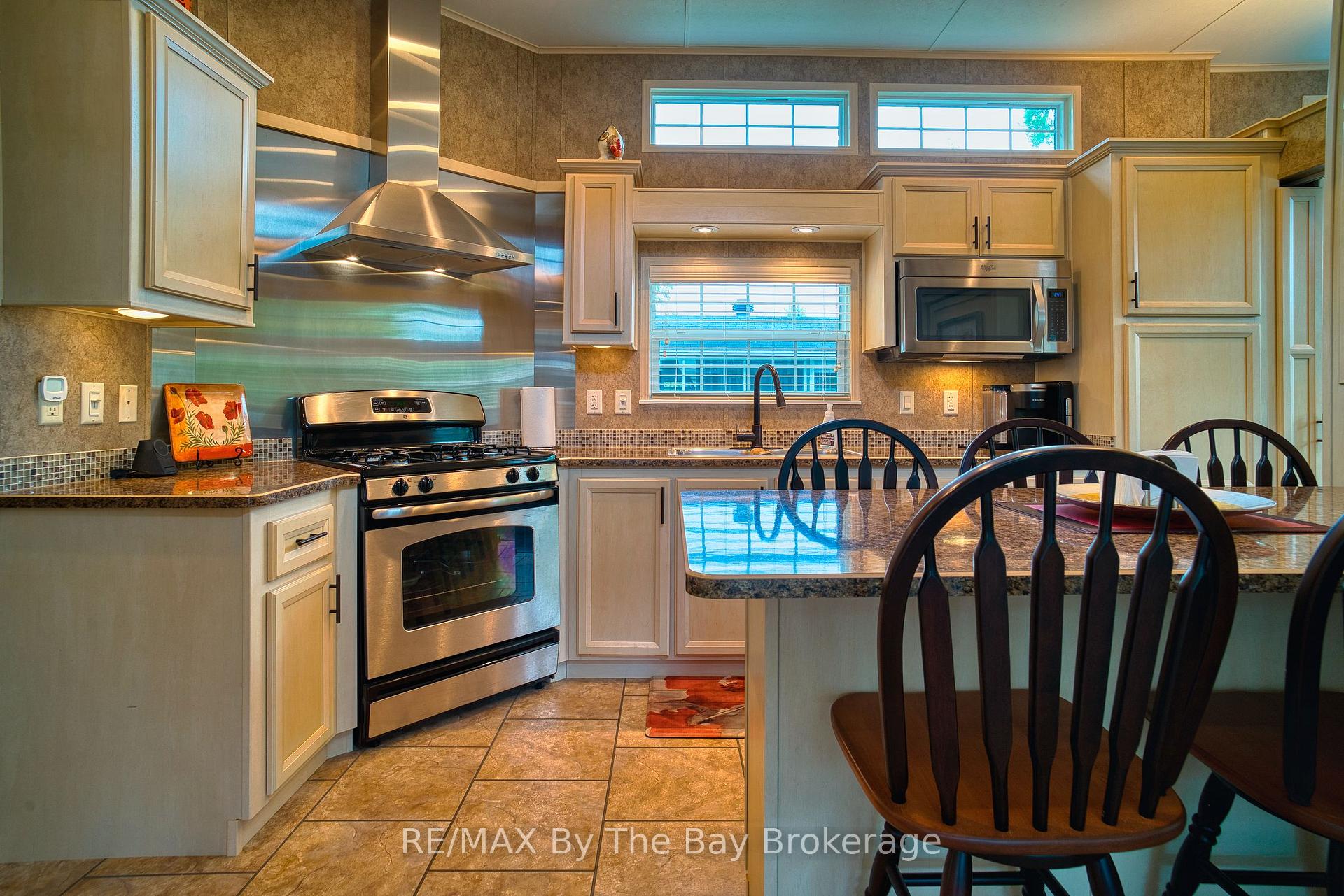 Photo 4 of 107 Madawaska Trail, Wasaga Beach — HOMEH