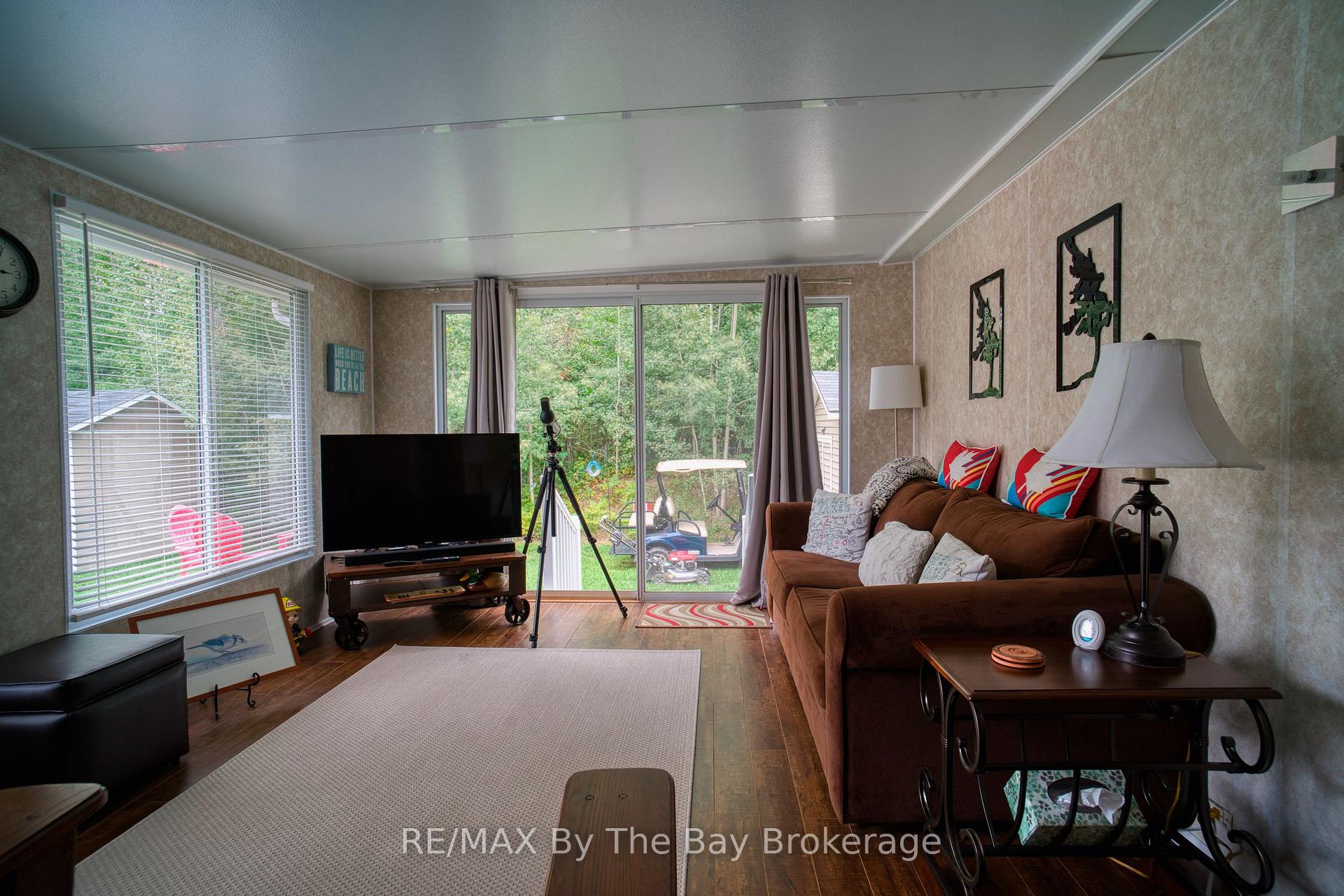 Photo 11 of 107 Madawaska Trail, Wasaga Beach — HOMEH