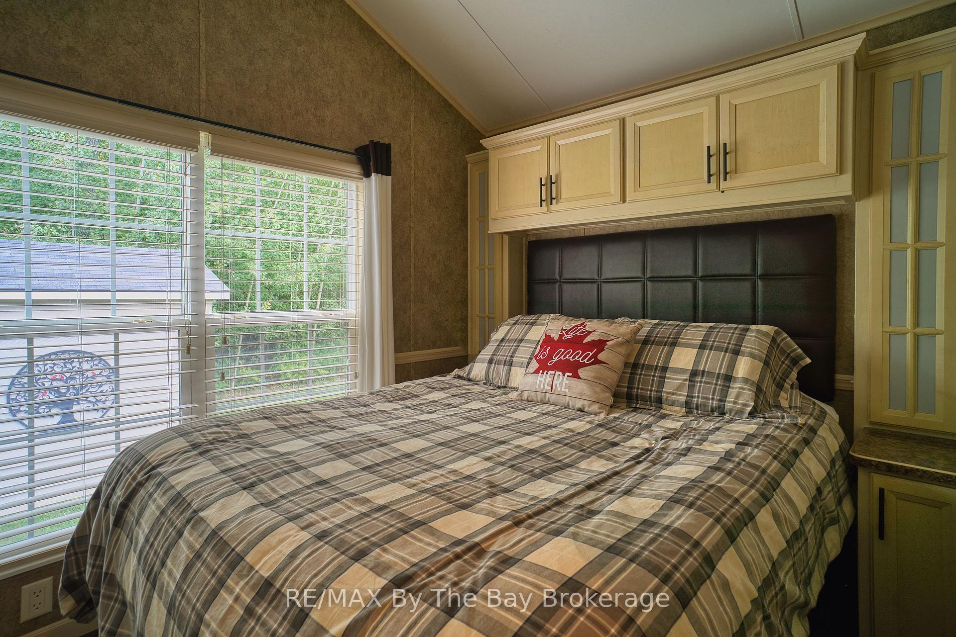 Photo 16 of 107 Madawaska Trail, Wasaga Beach — HOMEH