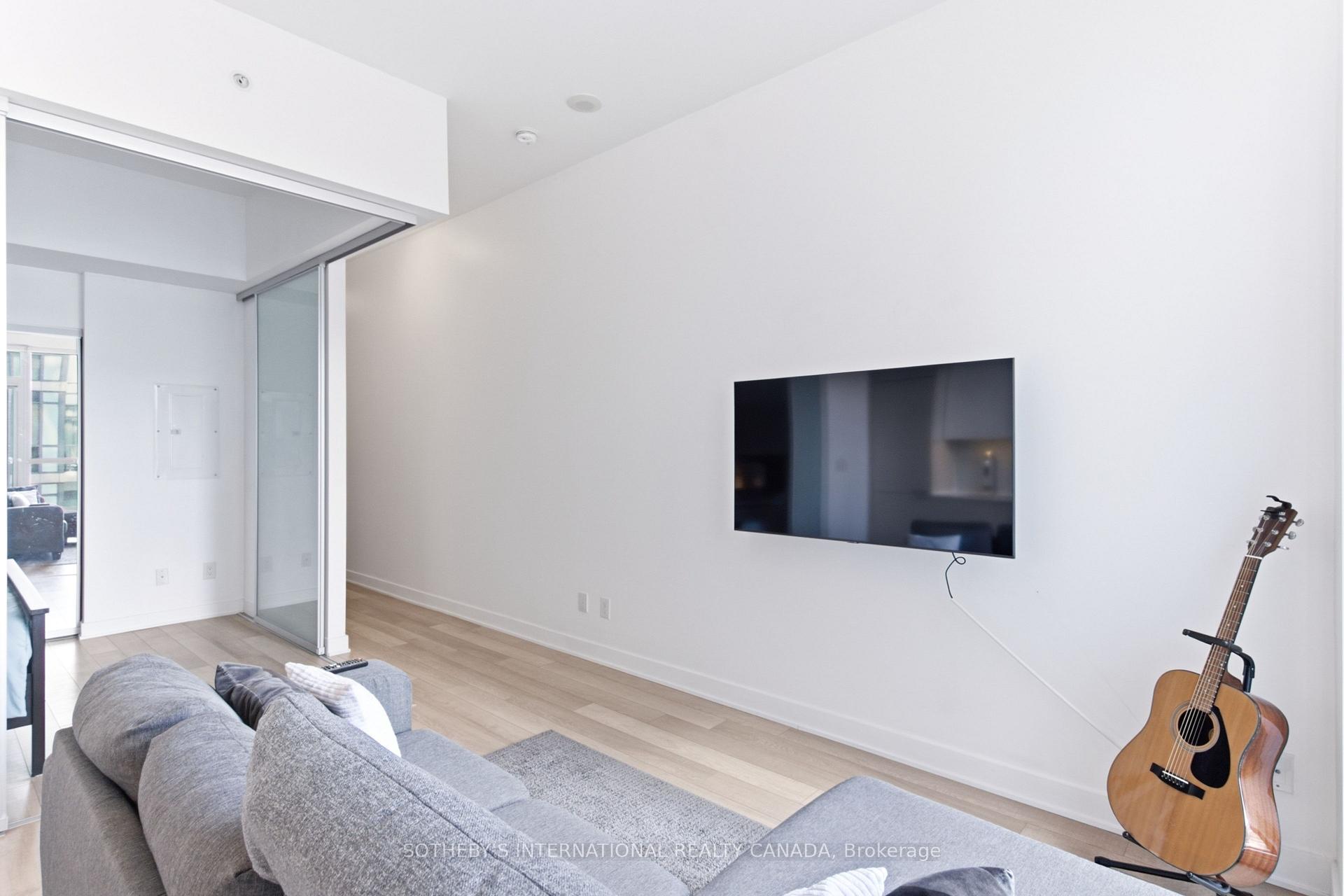 Photo 10 of Unit 1913, 210 Simoce Street, Toronto, Kensington-Chinatown — HOMEH