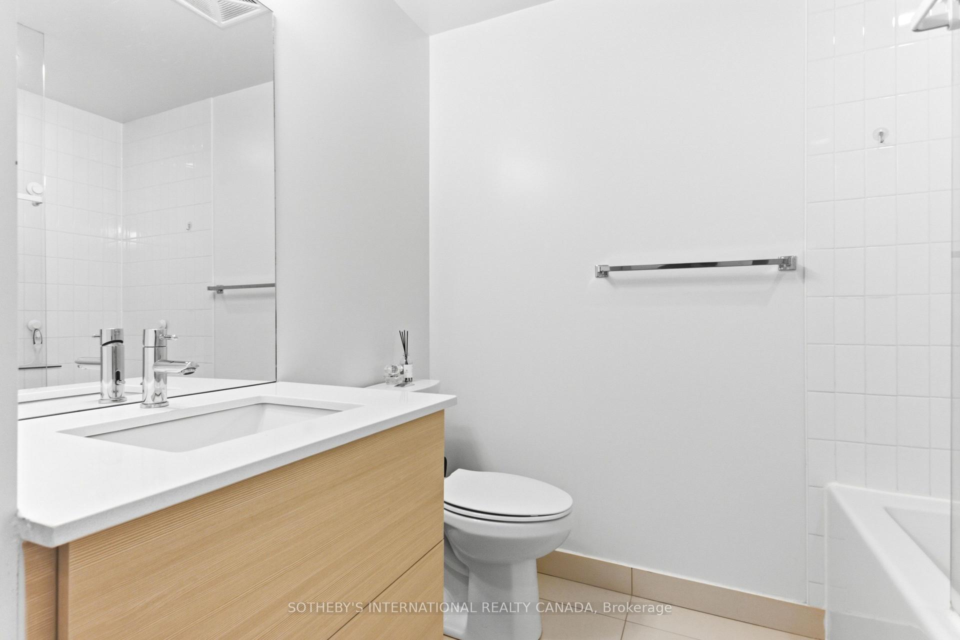 Photo 20 of Unit 1913, 210 Simoce Street, Toronto, Kensington-Chinatown — HOMEH