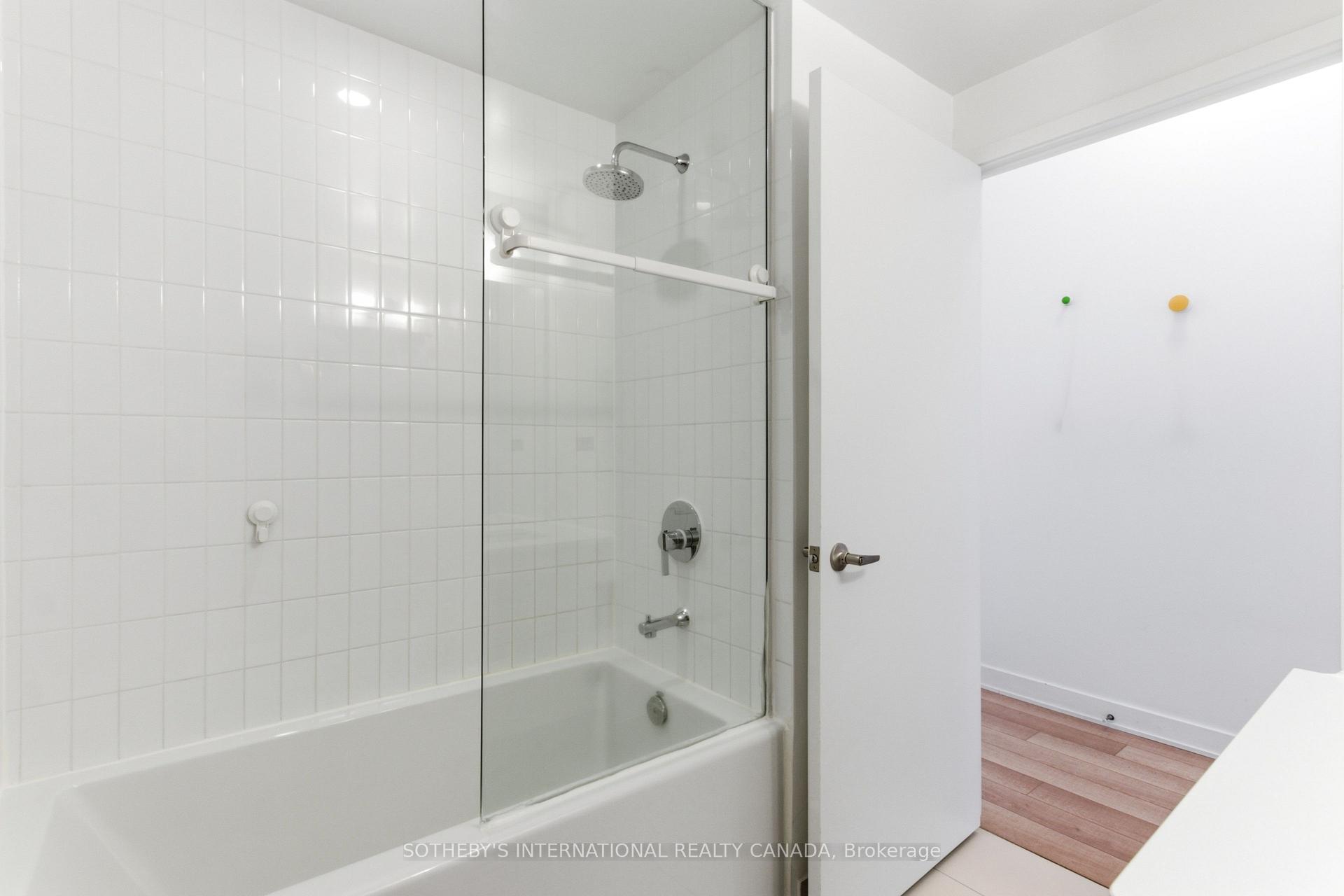 Photo 21 of Unit 1913, 210 Simoce Street, Toronto, Kensington-Chinatown — HOMEH