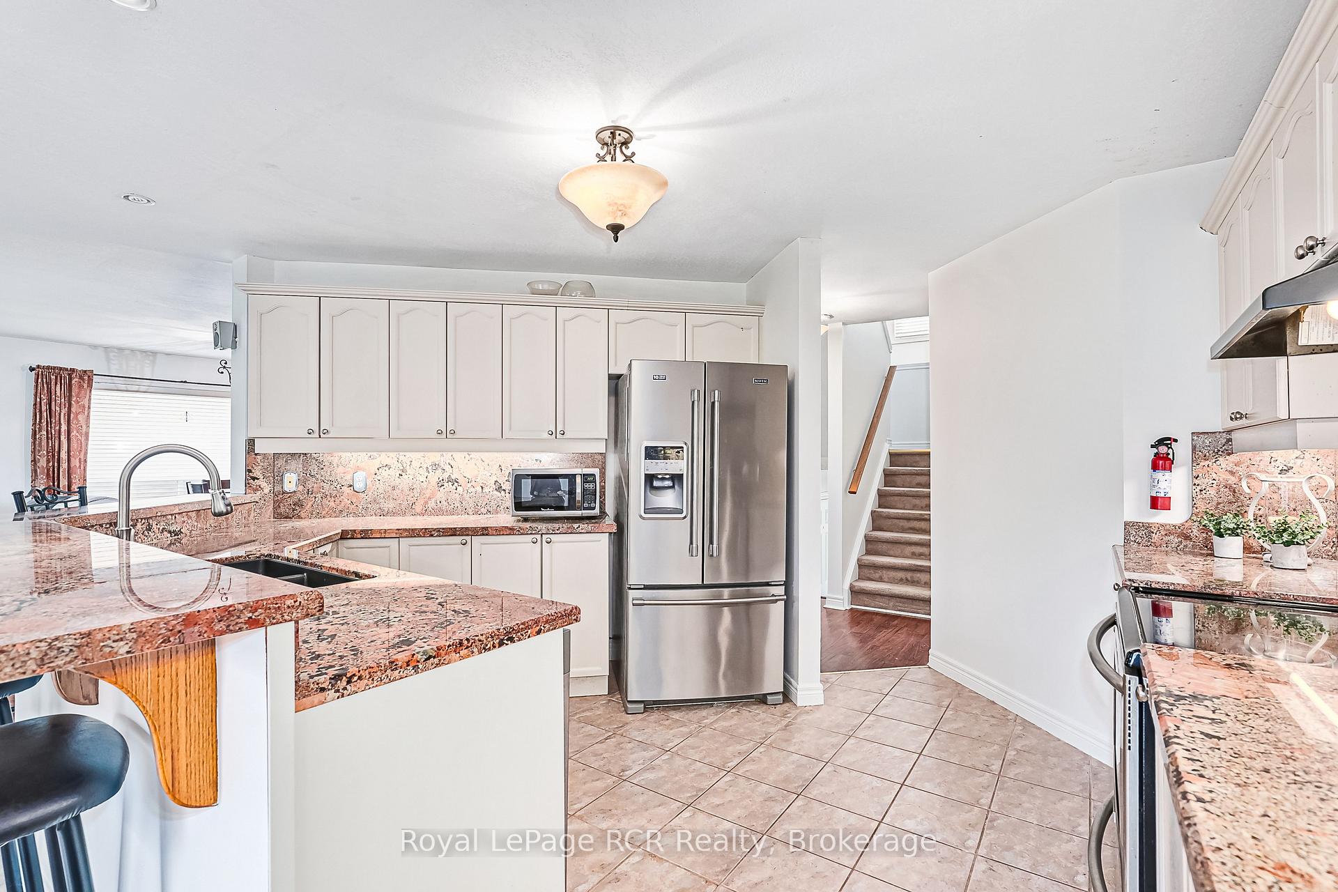 Photo 8 of 23 Marina Crescent, Collingwood — HOMEH
