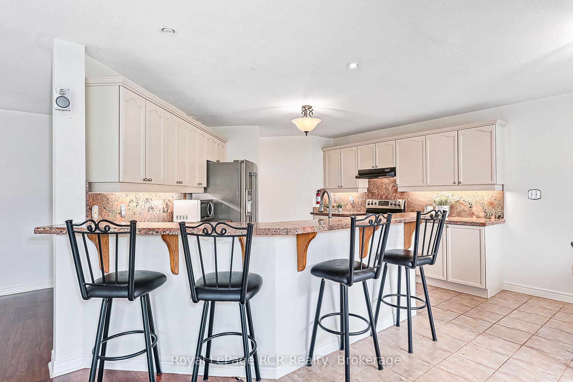 Photo 10 of 23 Marina Crescent, Collingwood — HOMEH