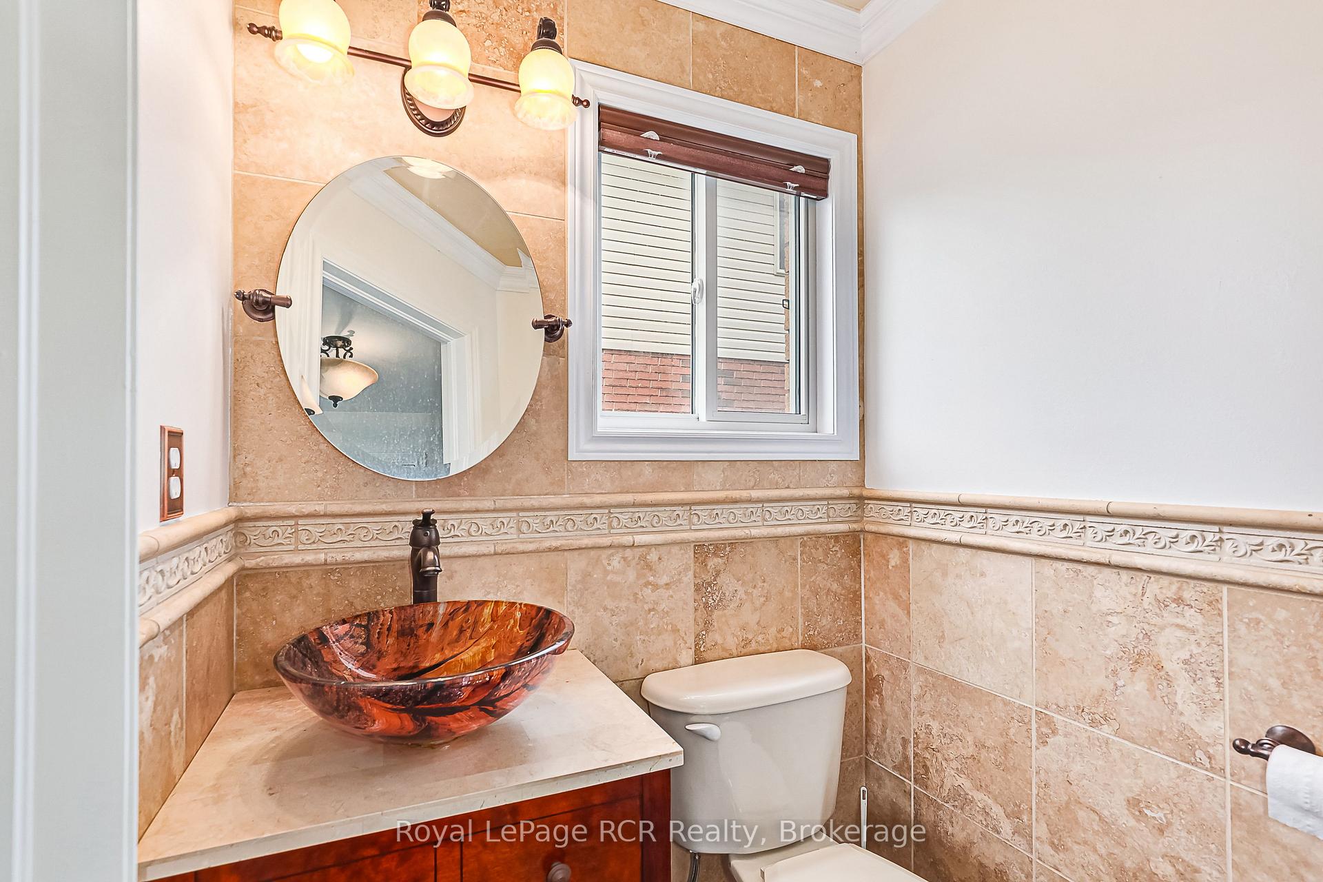 Photo 15 of 23 Marina Crescent, Collingwood — HOMEH