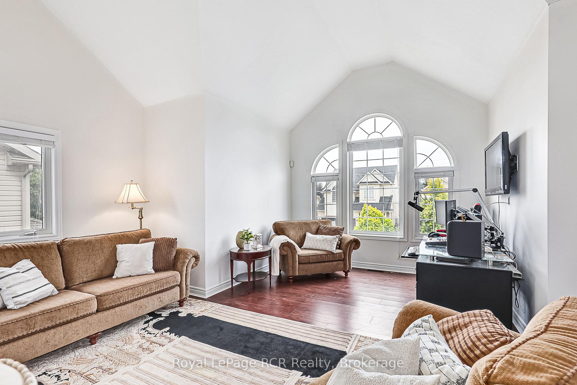 Photo 16 of 23 Marina Crescent, Collingwood — HOMEH