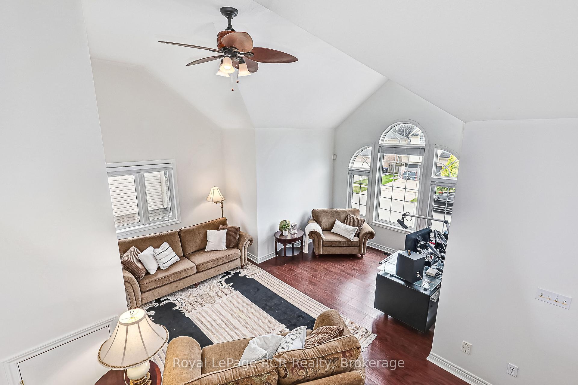 Photo 17 of 23 Marina Crescent, Collingwood — HOMEH