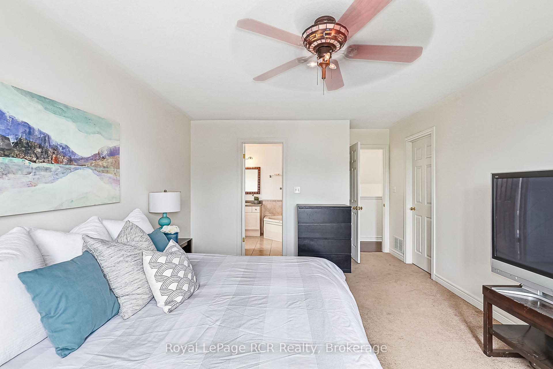 Photo 19 of 23 Marina Crescent, Collingwood — HOMEH