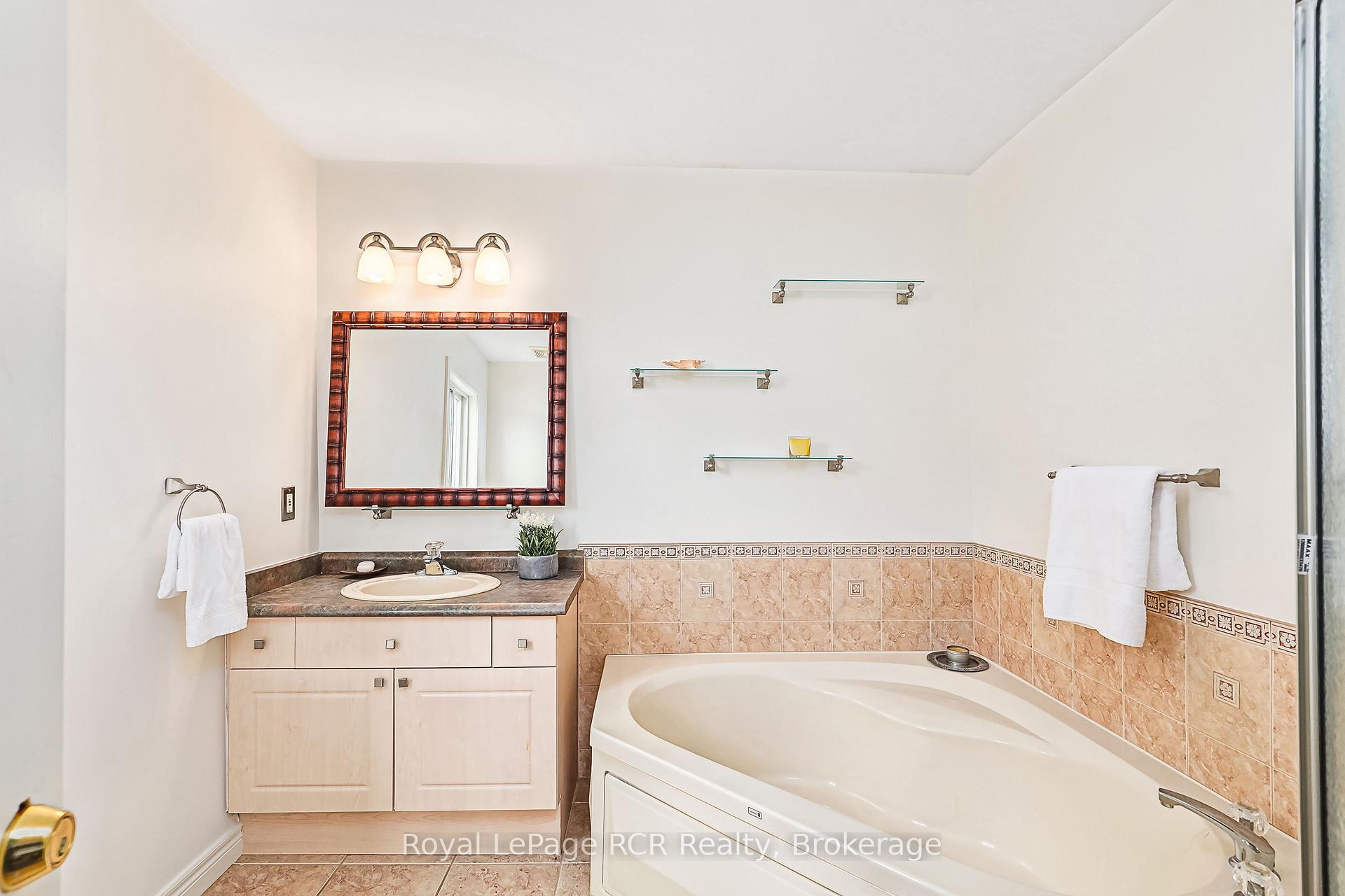 Photo 20 of 23 Marina Crescent, Collingwood — HOMEH