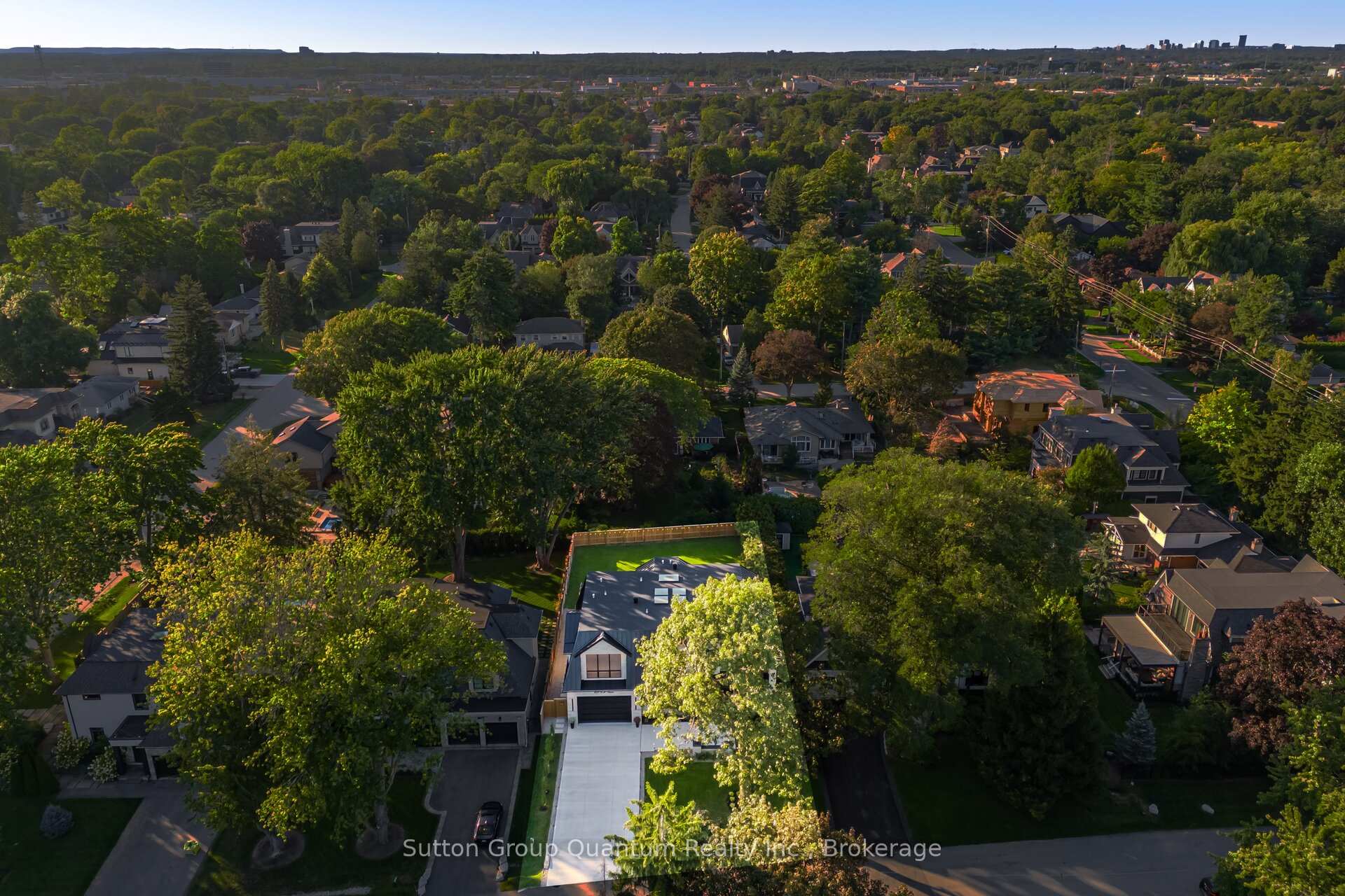 Photo 2 of 1071 Scott Avenue N, Oakville, West — HOMEH