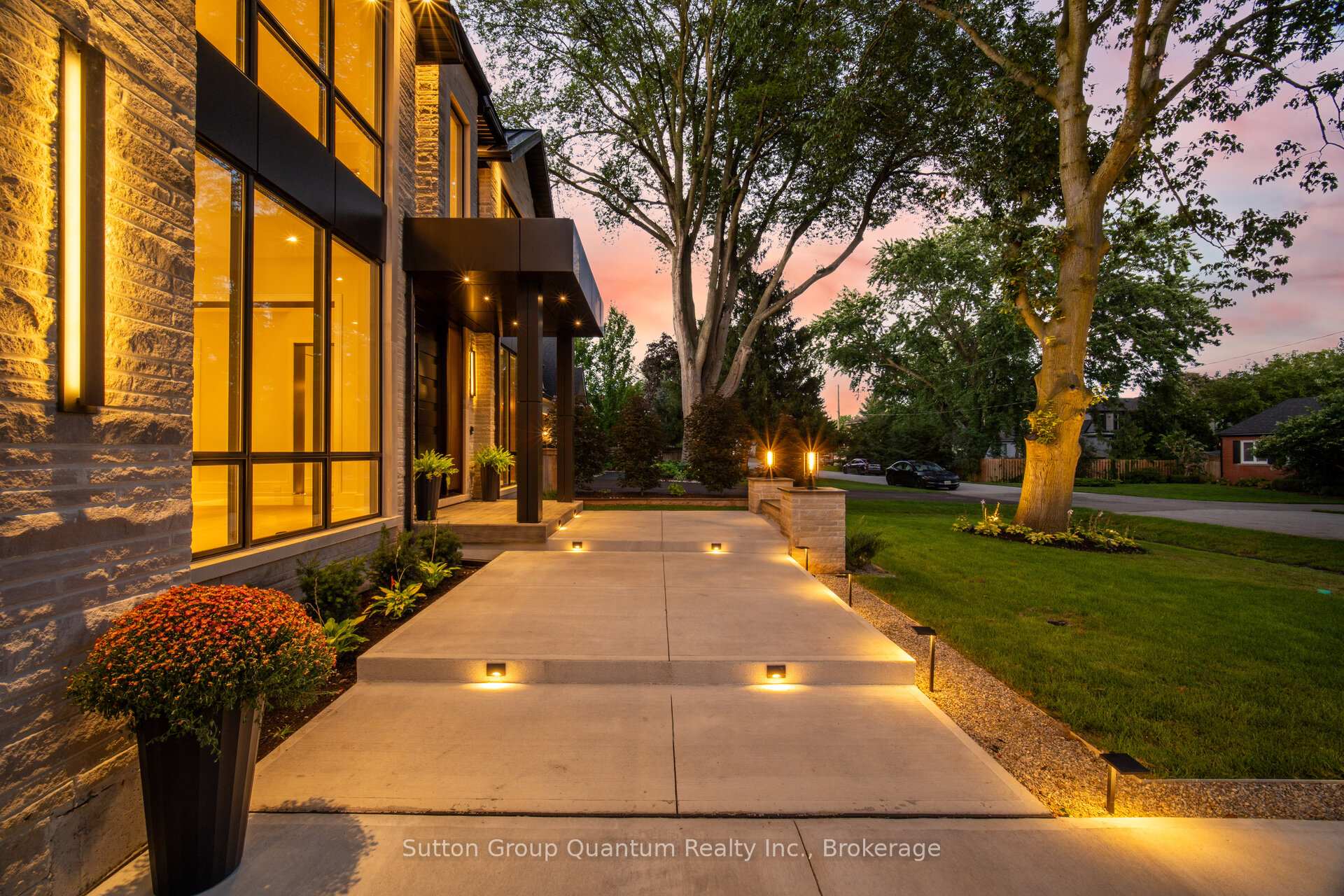 Photo 4 of 1071 Scott Avenue N, Oakville, West — HOMEH