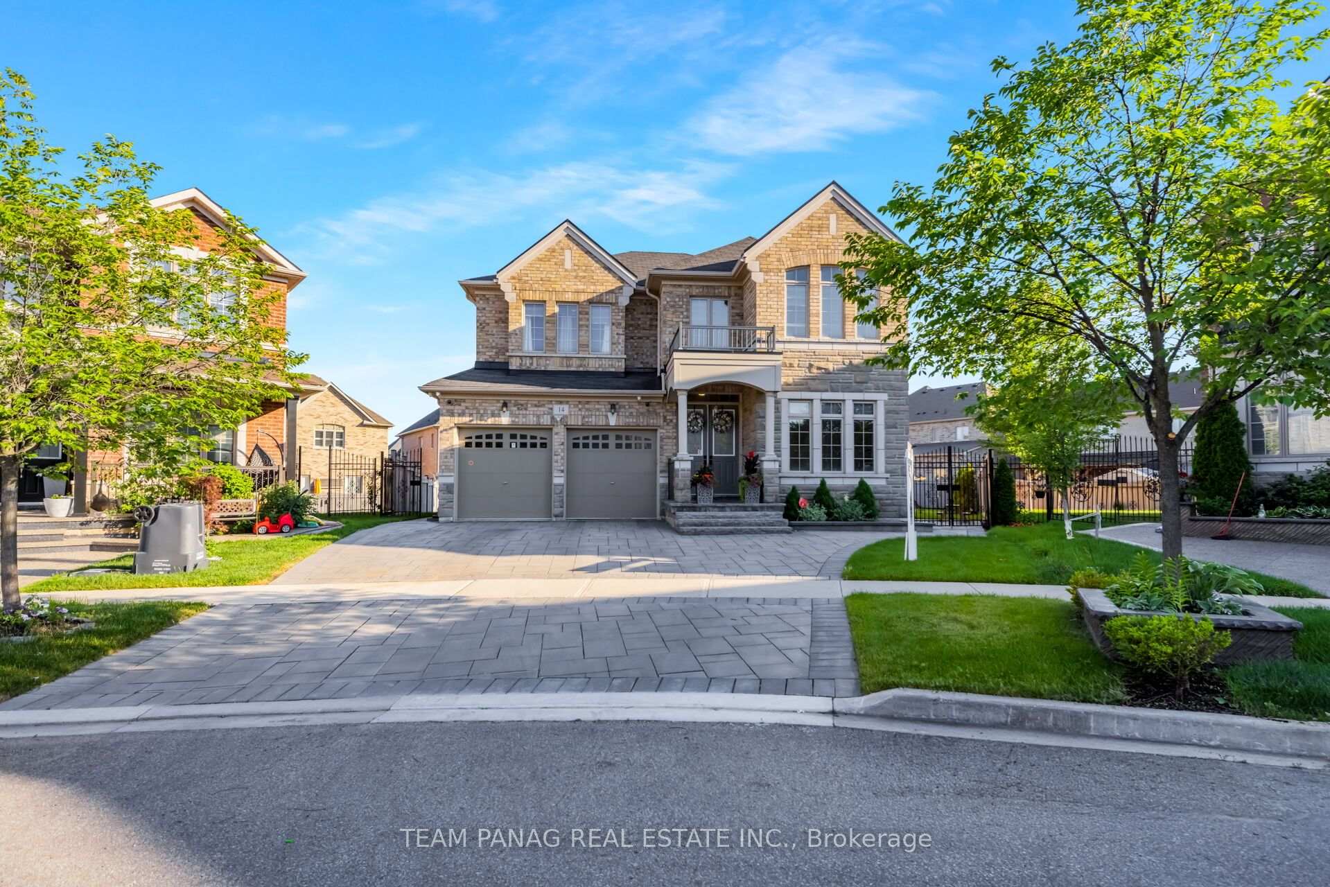 Photo 3 of 14 Observatory Crescent, Brampton, Toronto Gore Rural Estate — HOMEH