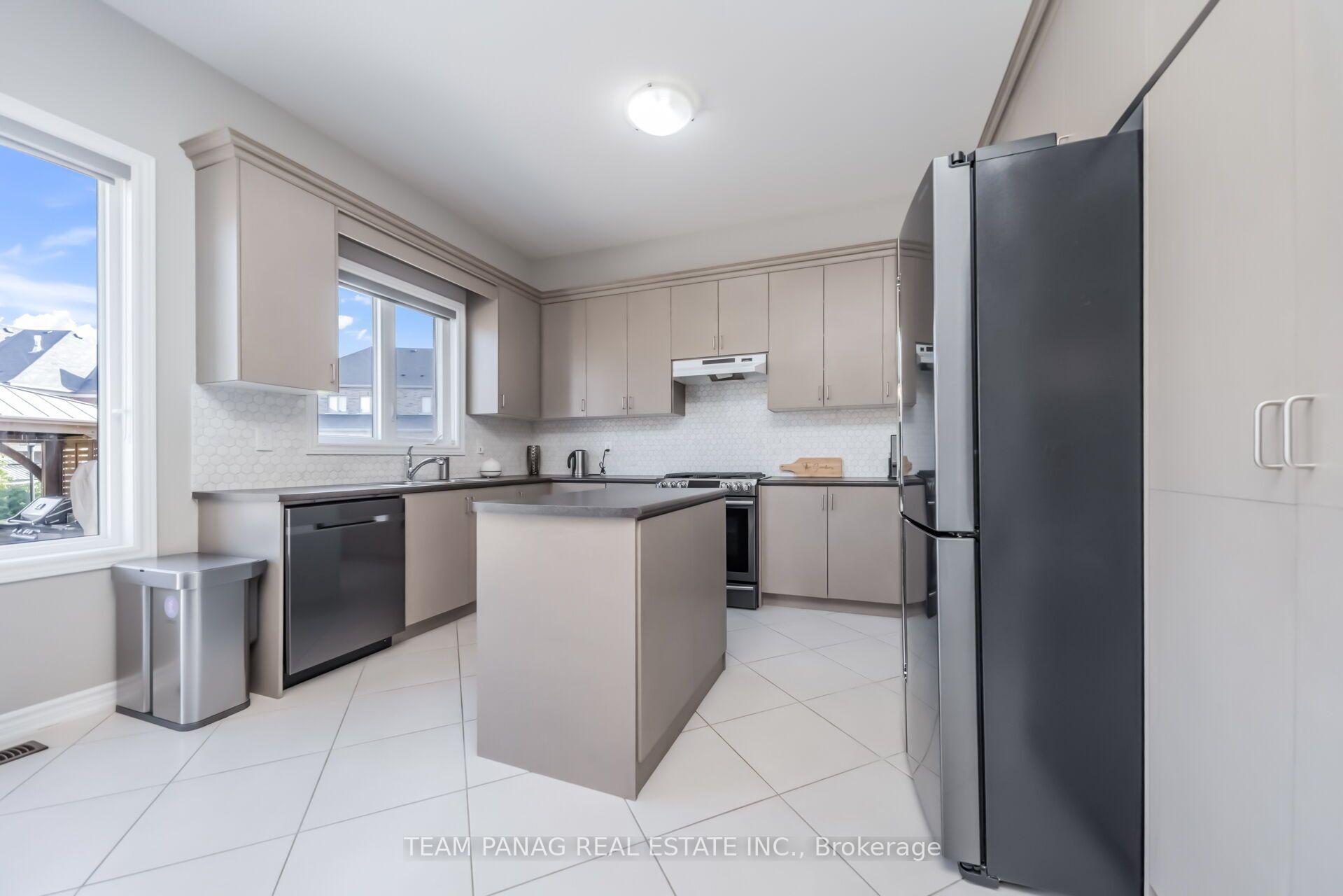 Photo 54 of 14 Observatory Crescent, Brampton, Toronto Gore Rural Estate — HOMEH
