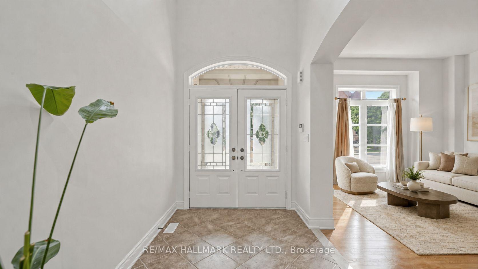Photo 4 of 368 Paradelle Drive, Richmond Hill, Oak Ridges Lake Wilcox — HOMEH