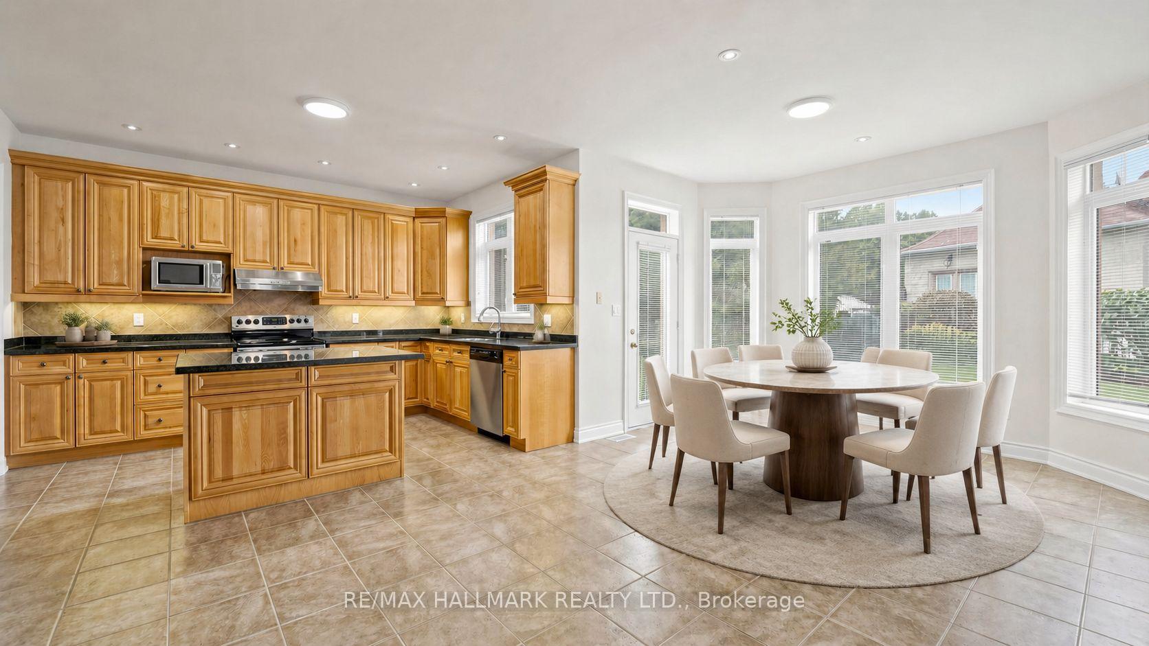 Photo 11 of 368 Paradelle Drive, Richmond Hill, Oak Ridges Lake Wilcox — HOMEH