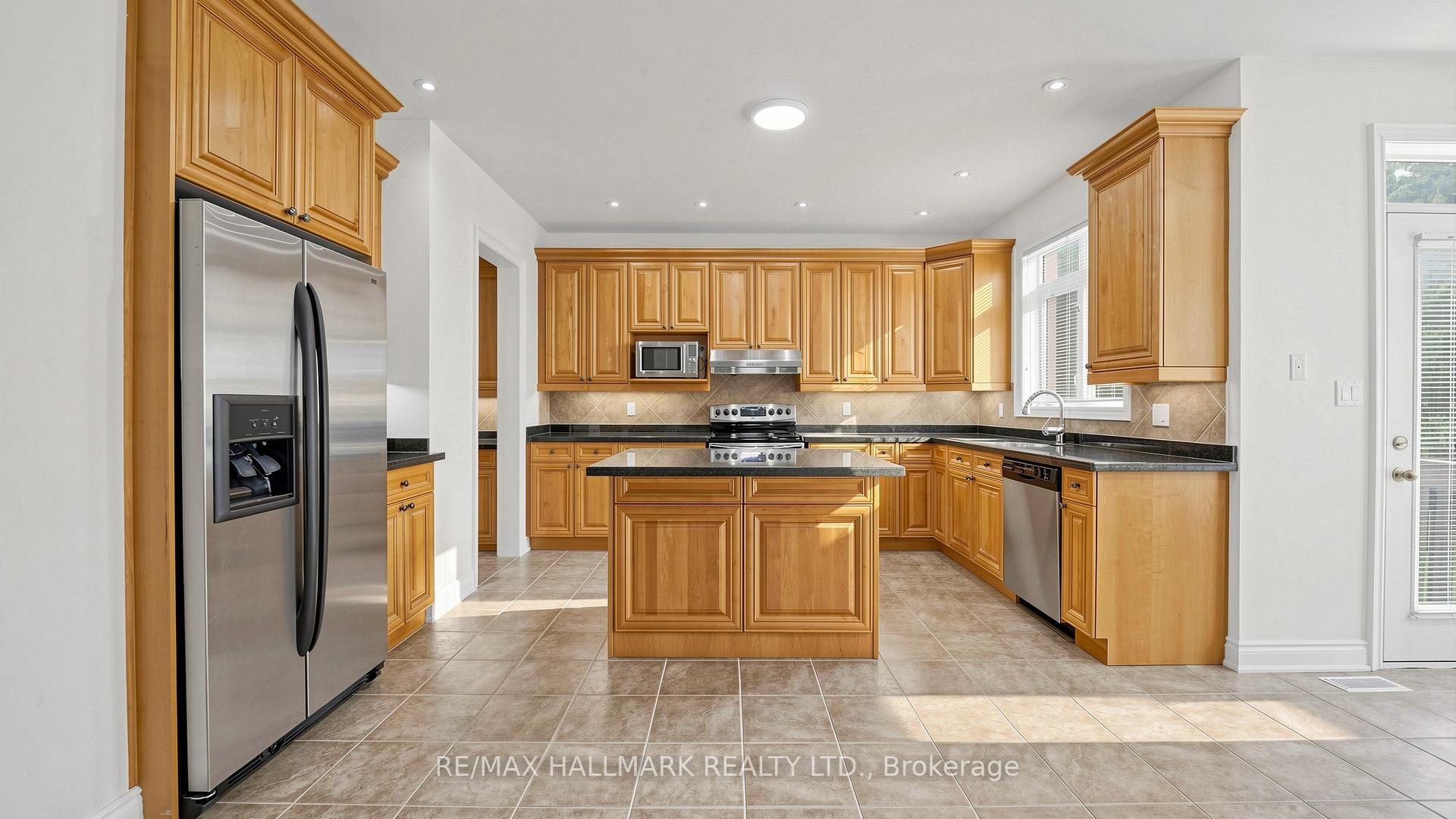 Photo 12 of 368 Paradelle Drive, Richmond Hill, Oak Ridges Lake Wilcox — HOMEH