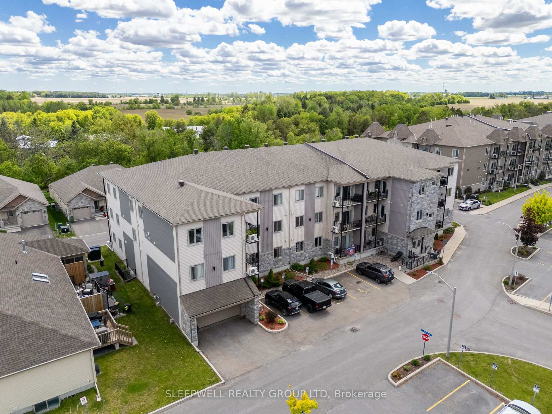 Photo 2 of Unit 204, 377 Solstice Crescent, Russell, Embrun — HOMEH