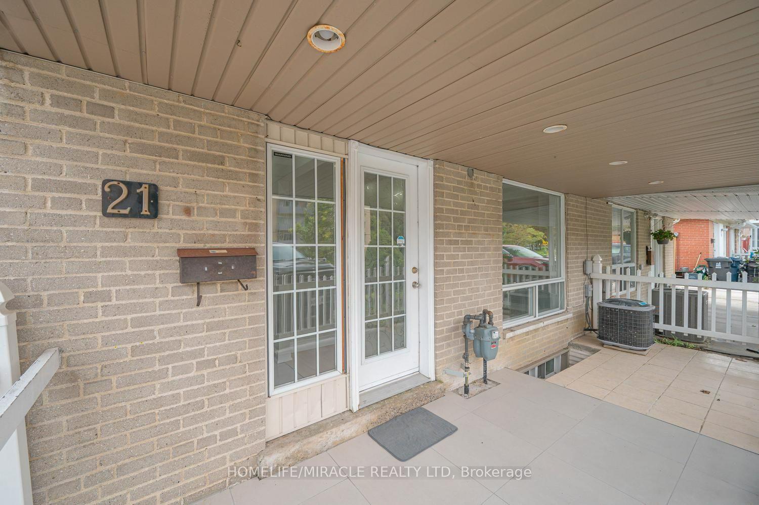 Photo 4 of 21 Sanagan Road, Etobicoke, Thistletown-Beaumonde Heights — HOMEH