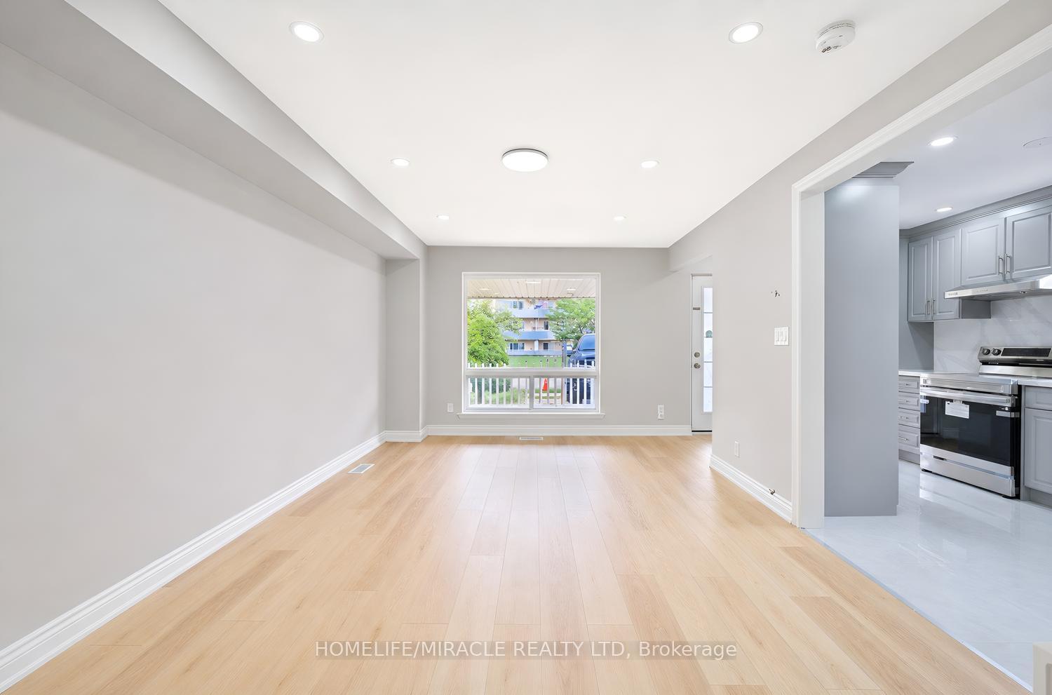 Photo 5 of 21 Sanagan Road, Etobicoke, Thistletown-Beaumonde Heights — HOMEH