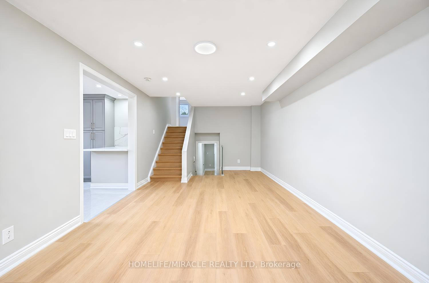 Photo 8 of 21 Sanagan Road, Etobicoke, Thistletown-Beaumonde Heights — HOMEH